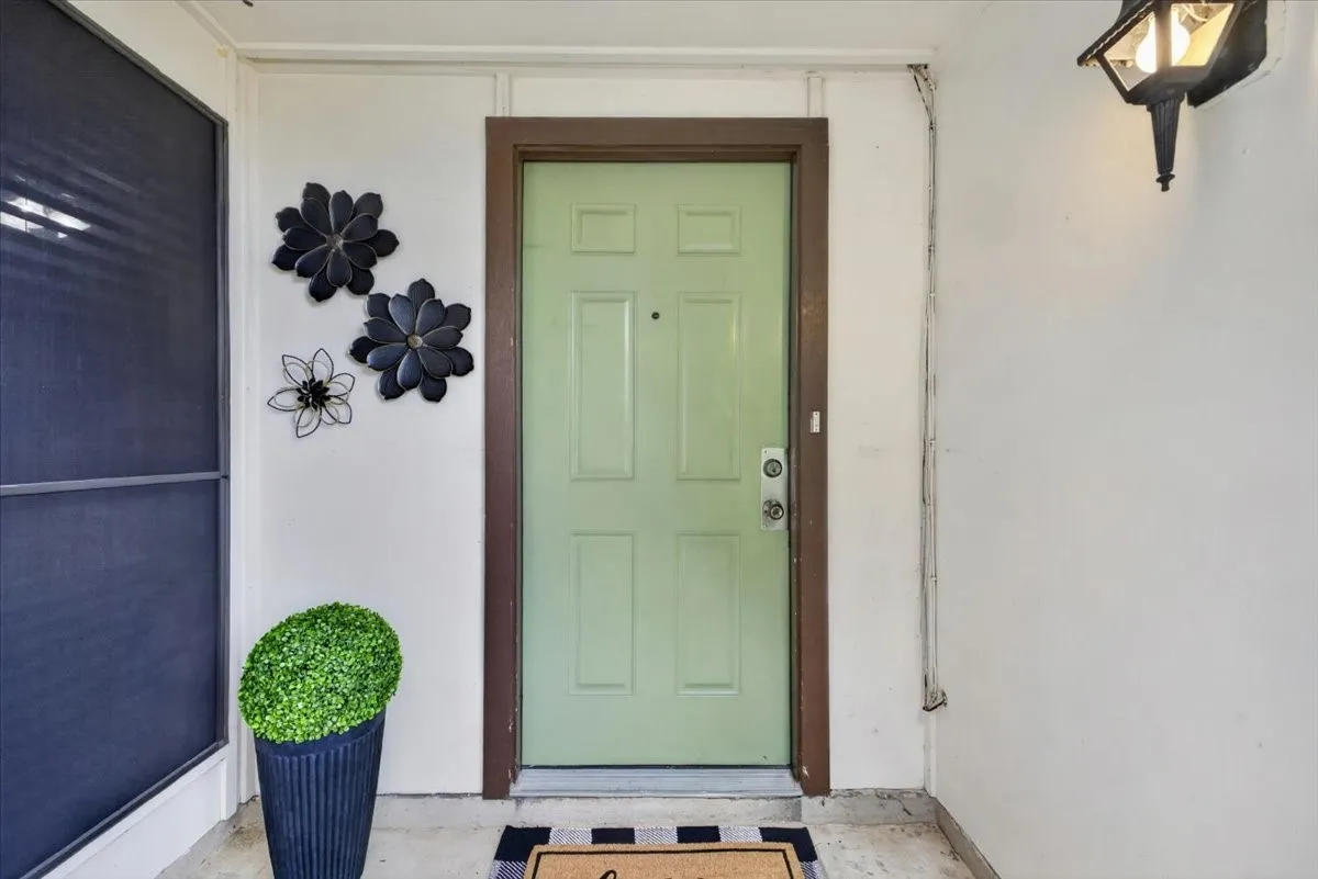 Single Family Residence For Sale in Tarrant County , 6506 Blackberry Drive, Arlington, Texas 76016, 3 Bedroom, 2 Bathroom, 2 Garage spaces, 1,709 Sqft, built in 1979, mls#21395045, Real Estate Agent in Arlington, Homes For Sale in Tarrant county, Homes For Sale in Arlington, Realtor in Arlington Texas, Real Estate Brokerage Independent Realty Texas, Luminita Cordes Realtor