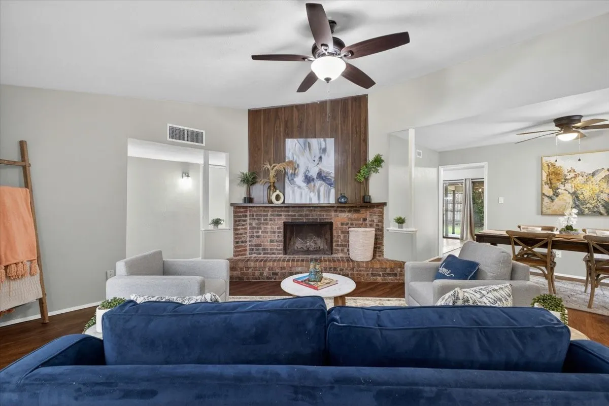 Single Family Residence For Sale in Tarrant County , 6506 Blackberry Drive, Arlington, Texas 76016, 3 Bedroom, 2 Bathroom, 2 Garage spaces, 1,709 Sqft, built in 1979, mls#21395045, Real Estate Agent in Arlington, Homes For Sale in Tarrant county, Homes For Sale in Arlington, Realtor in Arlington Texas, Real Estate Brokerage Independent Realty Texas, Luminita Cordes Realtor