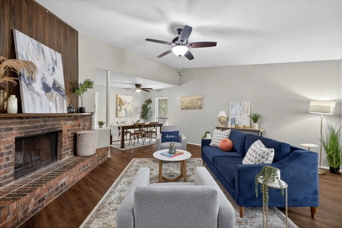 Single Family Residence For Sale in Tarrant County , 6506 Blackberry Drive, Arlington, Texas 76016, 3 Bedroom, 2 Bathroom, 2 Garage spaces, 1,709 Sqft, built in 1979, mls#21395045, Real Estate Agent in Arlington, Homes For Sale in Tarrant county, Homes For Sale in Arlington, Realtor in Arlington Texas, Real Estate Brokerage Independent Realty Texas, Luminita Cordes Realtor