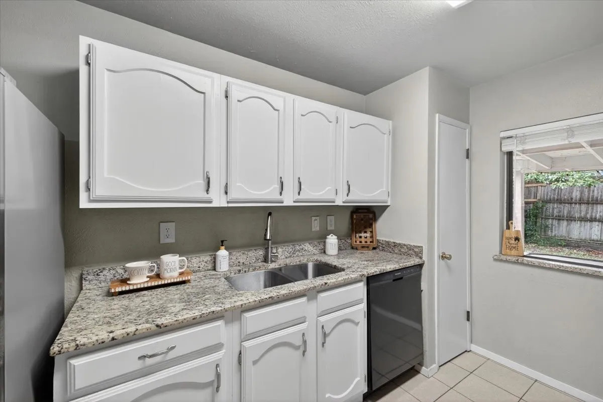 Single Family Residence For Sale in Tarrant County , 6506 Blackberry Drive, Arlington, Texas 76016, 3 Bedroom, 2 Bathroom, 2 Garage spaces, 1,709 Sqft, built in 1979, mls#21395045, Real Estate Agent in Arlington, Homes For Sale in Tarrant county, Homes For Sale in Arlington, Realtor in Arlington Texas, Real Estate Brokerage Independent Realty Texas, Luminita Cordes Realtor