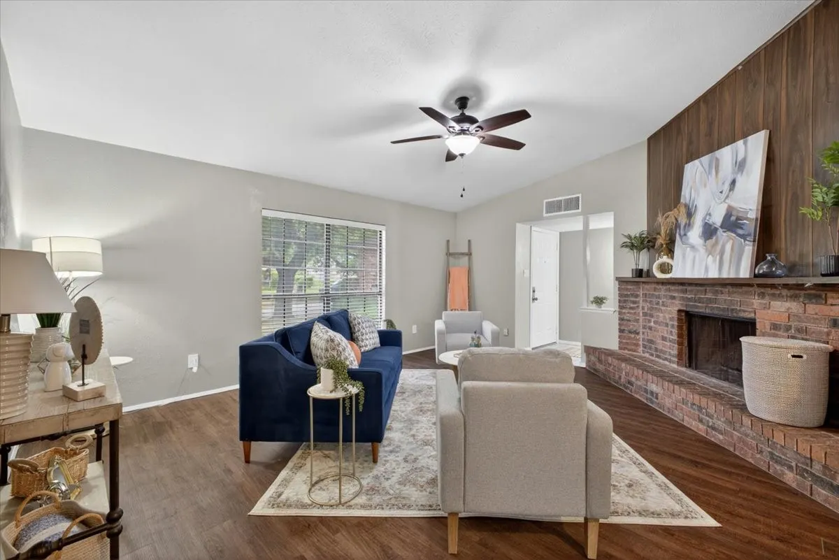 Single Family Residence For Sale in Tarrant County , 6506 Blackberry Drive, Arlington, Texas 76016, 3 Bedroom, 2 Bathroom, 2 Garage spaces, 1,709 Sqft, built in 1979, mls#21395045, Real Estate Agent in Arlington, Homes For Sale in Tarrant county, Homes For Sale in Arlington, Realtor in Arlington Texas, Real Estate Brokerage Independent Realty Texas, Luminita Cordes Realtor