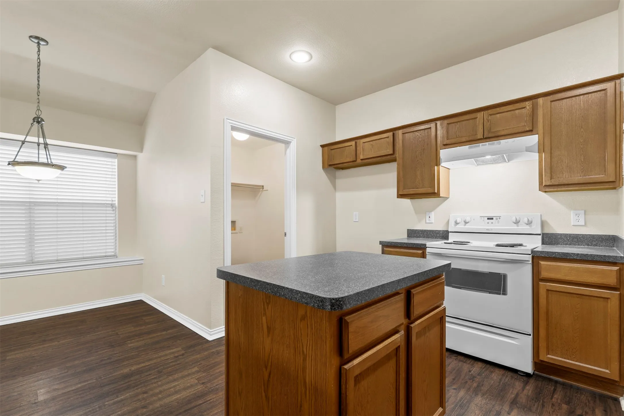 Single Family Residence For Rent in Tarrant County , 4541 High Cotton Trail, Fort Worth, Texas 76179, 3 Bedroom, 2 Bathroom, 2 Garage spaces, 1,526 Sqft, built in 2006, mls#21395914, Real Estate Agent in Fort Worth, Homes For Rent in Tarrant county, Homes For Rent in Fort Worth, Realtor in Fort Worth Texas, Real Estate Brokerage Independent Realty Texas, Luminita Cordes Realtor