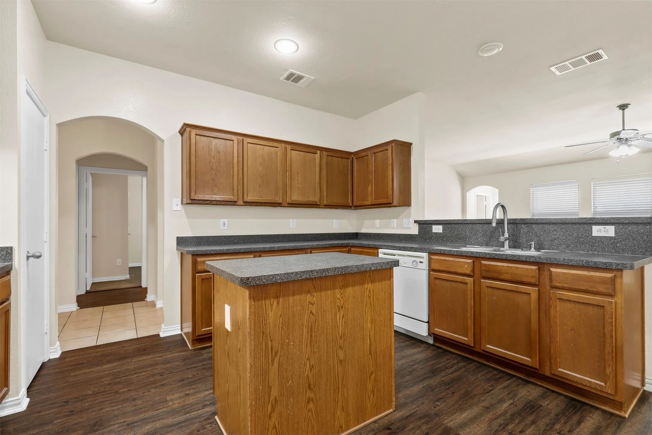 Single Family Residence For Rent in Tarrant County , 4541 High Cotton Trail, Fort Worth, Texas 76179, 3 Bedroom, 2 Bathroom, 2 Garage spaces, 1,526 Sqft, built in 2006, mls#21395914, Real Estate Agent in Fort Worth, Homes For Rent in Tarrant county, Homes For Rent in Fort Worth, Realtor in Fort Worth Texas, Real Estate Brokerage Independent Realty Texas, Luminita Cordes Realtor