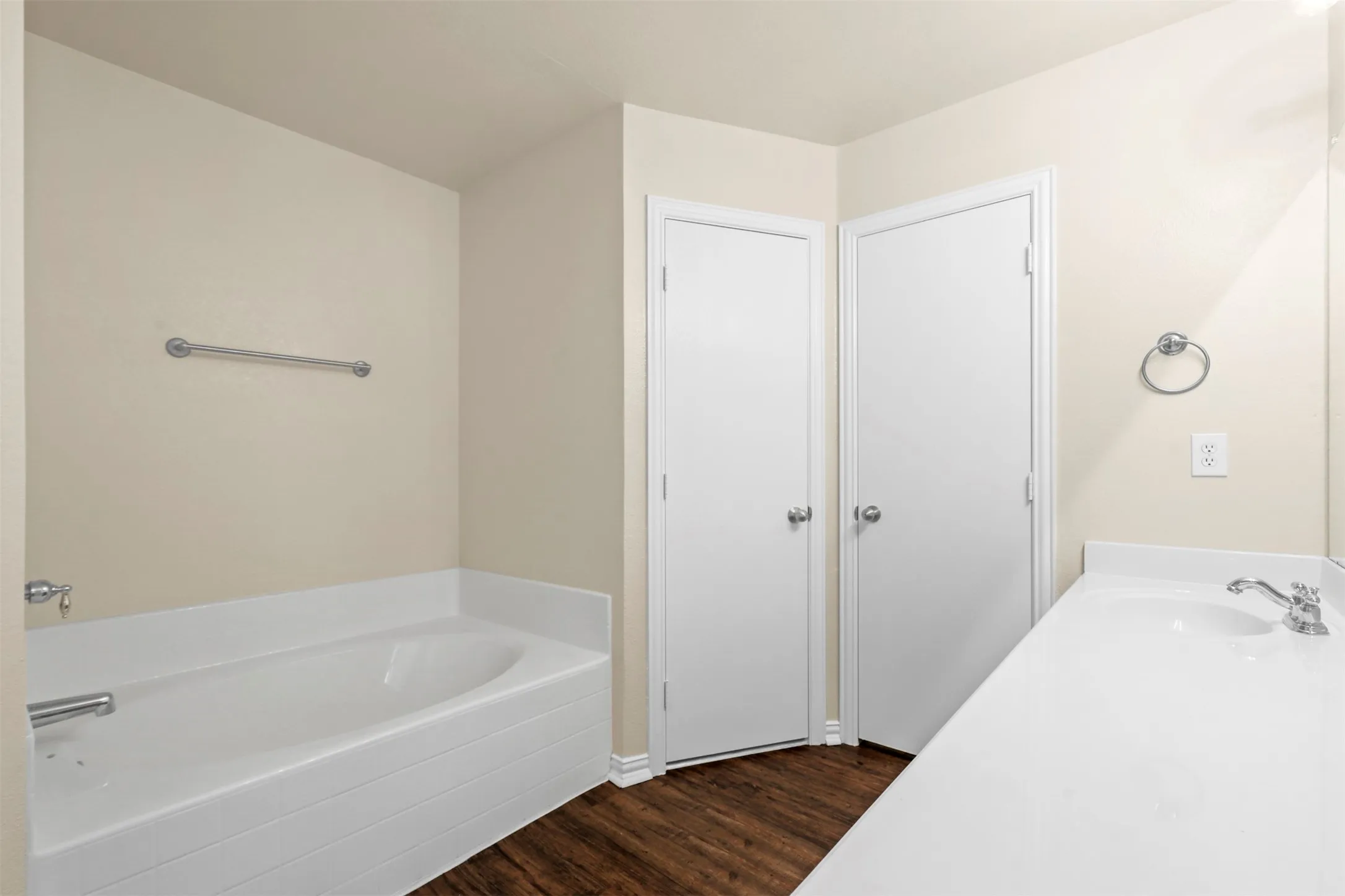 Single Family Residence For Rent in Tarrant County , 4541 High Cotton Trail, Fort Worth, Texas 76179, 3 Bedroom, 2 Bathroom, 2 Garage spaces, 1,526 Sqft, built in 2006, mls#21395914, Real Estate Agent in Fort Worth, Homes For Rent in Tarrant county, Homes For Rent in Fort Worth, Realtor in Fort Worth Texas, Real Estate Brokerage Independent Realty Texas, Luminita Cordes Realtor