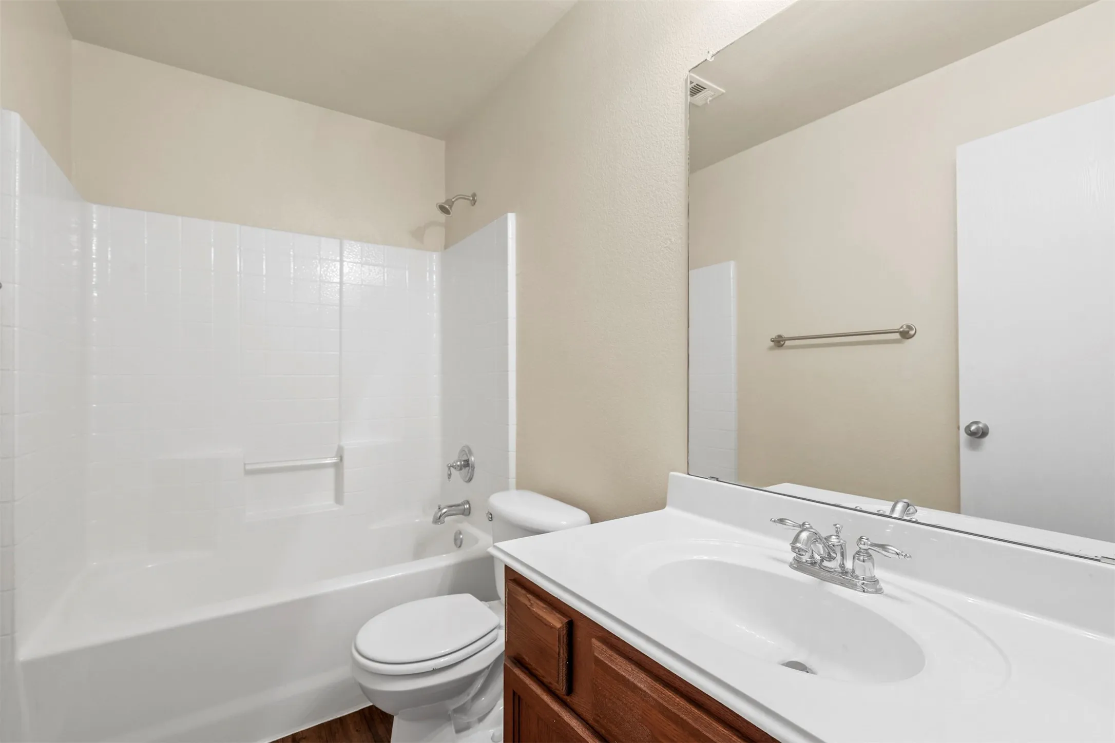 Single Family Residence For Rent in Tarrant County , 4541 High Cotton Trail, Fort Worth, Texas 76179, 3 Bedroom, 2 Bathroom, 2 Garage spaces, 1,526 Sqft, built in 2006, mls#21395914, Real Estate Agent in Fort Worth, Homes For Rent in Tarrant county, Homes For Rent in Fort Worth, Realtor in Fort Worth Texas, Real Estate Brokerage Independent Realty Texas, Luminita Cordes Realtor