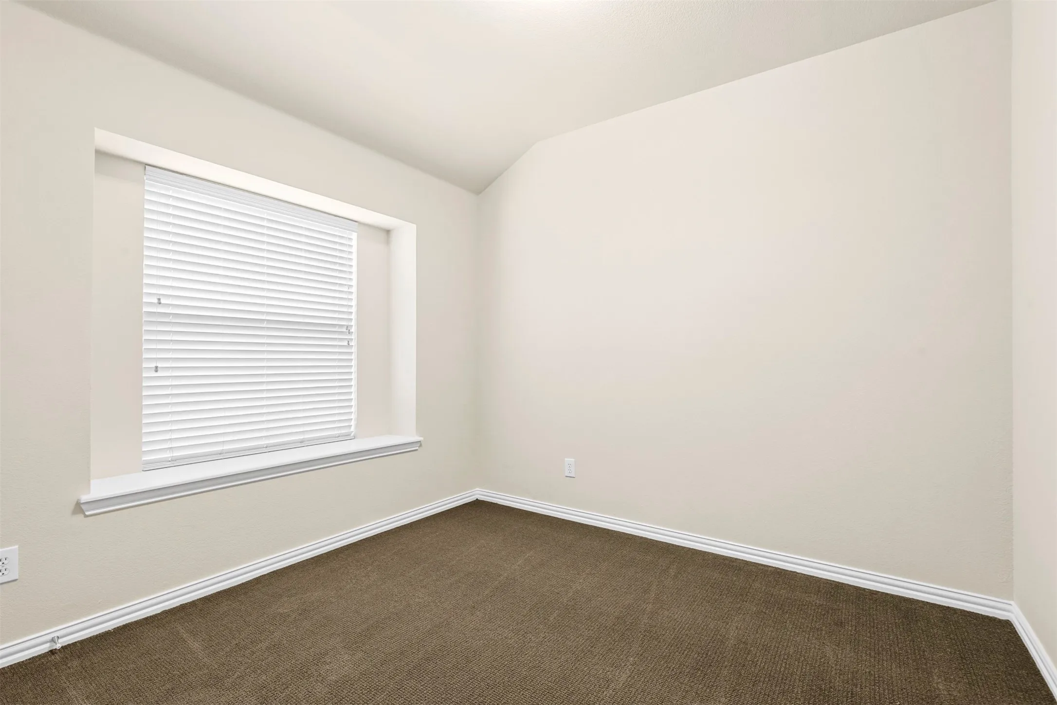 Single Family Residence For Rent in Tarrant County , 4541 High Cotton Trail, Fort Worth, Texas 76179, 3 Bedroom, 2 Bathroom, 2 Garage spaces, 1,526 Sqft, built in 2006, mls#21395914, Real Estate Agent in Fort Worth, Homes For Rent in Tarrant county, Homes For Rent in Fort Worth, Realtor in Fort Worth Texas, Real Estate Brokerage Independent Realty Texas, Luminita Cordes Realtor