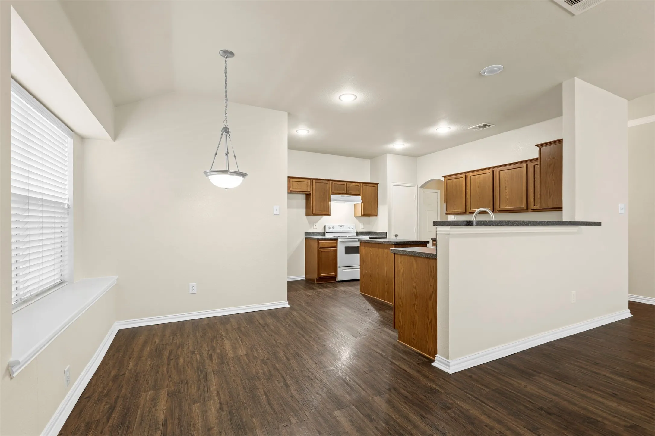 Single Family Residence For Rent in Tarrant County , 4541 High Cotton Trail, Fort Worth, Texas 76179, 3 Bedroom, 2 Bathroom, 2 Garage spaces, 1,526 Sqft, built in 2006, mls#21395914, Real Estate Agent in Fort Worth, Homes For Rent in Tarrant county, Homes For Rent in Fort Worth, Realtor in Fort Worth Texas, Real Estate Brokerage Independent Realty Texas, Luminita Cordes Realtor