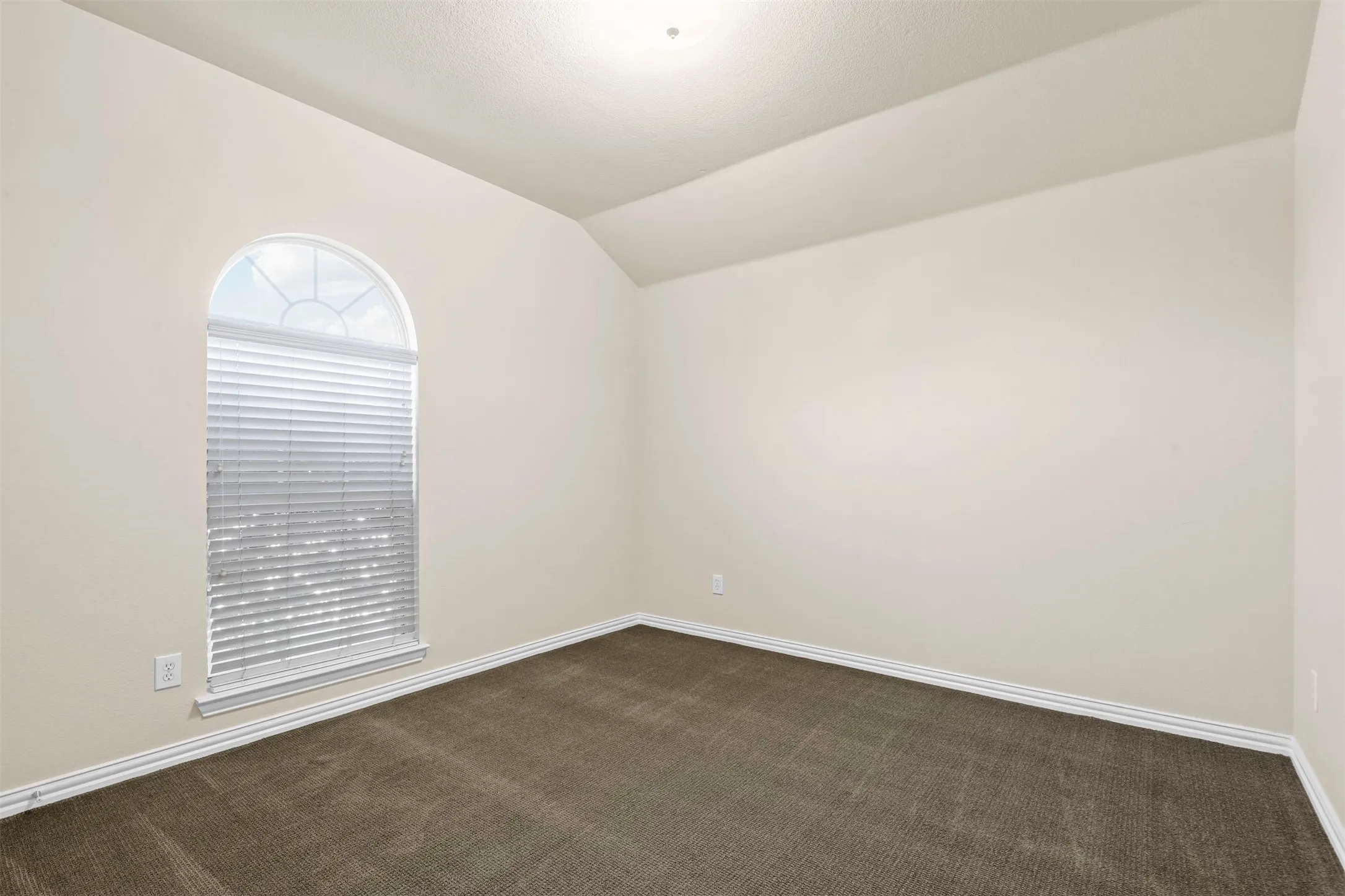 Single Family Residence For Rent in Tarrant County , 4541 High Cotton Trail, Fort Worth, Texas 76179, 3 Bedroom, 2 Bathroom, 2 Garage spaces, 1,526 Sqft, built in 2006, mls#21395914, Real Estate Agent in Fort Worth, Homes For Rent in Tarrant county, Homes For Rent in Fort Worth, Realtor in Fort Worth Texas, Real Estate Brokerage Independent Realty Texas, Luminita Cordes Realtor
