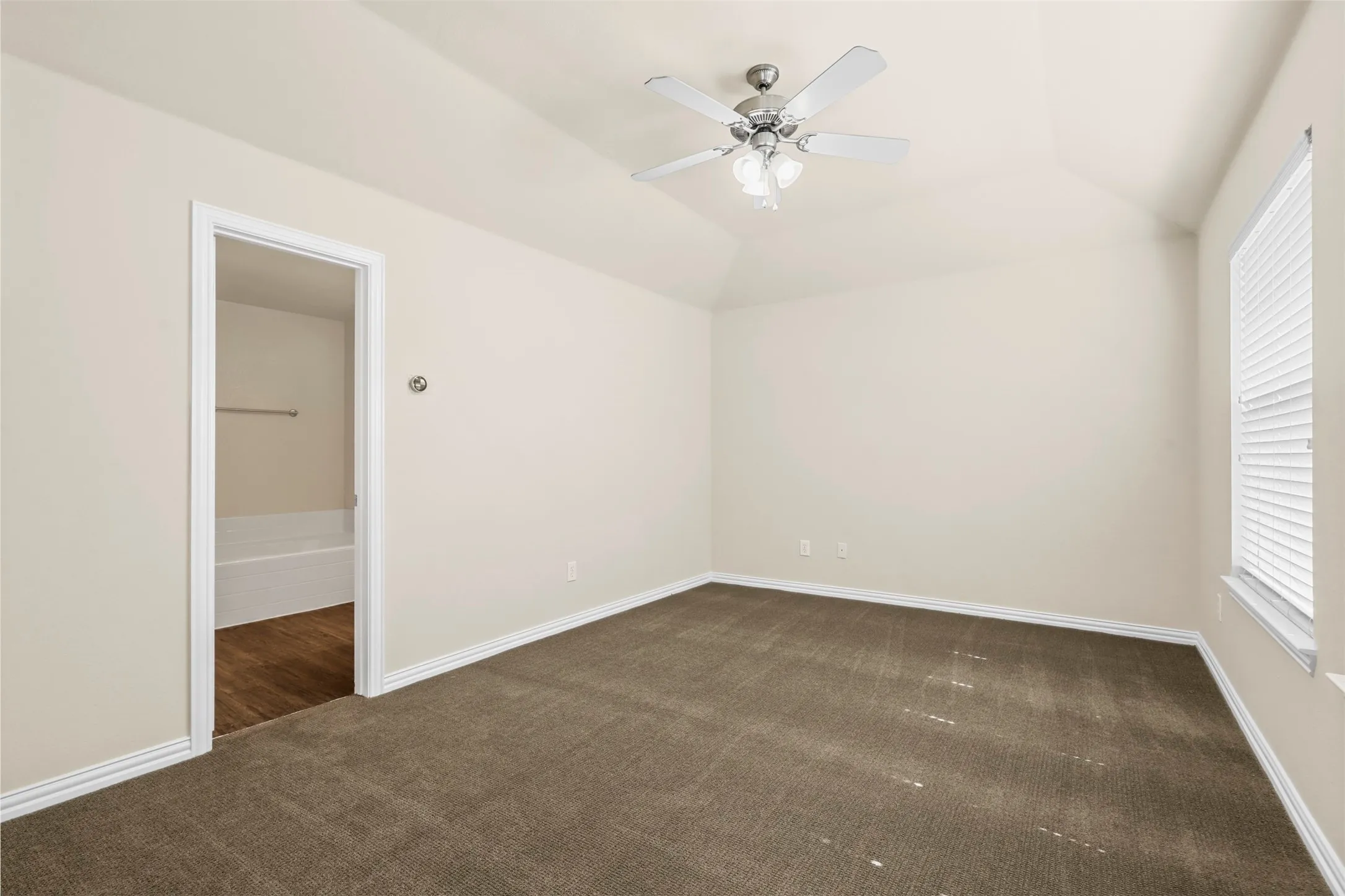 Single Family Residence For Rent in Tarrant County , 4541 High Cotton Trail, Fort Worth, Texas 76179, 3 Bedroom, 2 Bathroom, 2 Garage spaces, 1,526 Sqft, built in 2006, mls#21395914, Real Estate Agent in Fort Worth, Homes For Rent in Tarrant county, Homes For Rent in Fort Worth, Realtor in Fort Worth Texas, Real Estate Brokerage Independent Realty Texas, Luminita Cordes Realtor