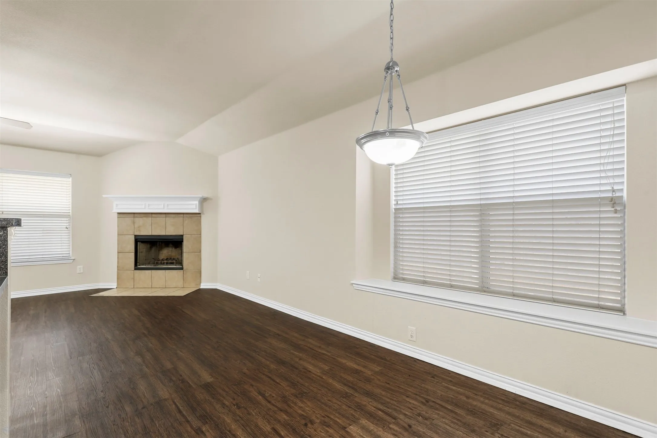 Single Family Residence For Rent in Tarrant County , 4541 High Cotton Trail, Fort Worth, Texas 76179, 3 Bedroom, 2 Bathroom, 2 Garage spaces, 1,526 Sqft, built in 2006, mls#21395914, Real Estate Agent in Fort Worth, Homes For Rent in Tarrant county, Homes For Rent in Fort Worth, Realtor in Fort Worth Texas, Real Estate Brokerage Independent Realty Texas, Luminita Cordes Realtor