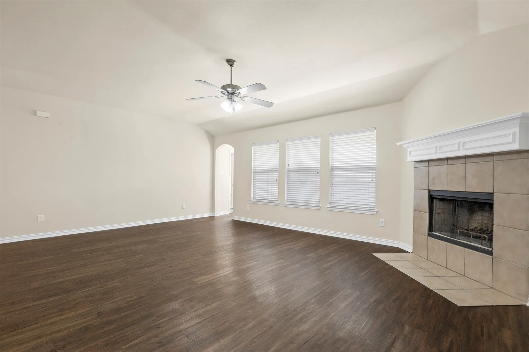 Single Family Residence For Rent in Tarrant County , 4541 High Cotton Trail, Fort Worth, Texas 76179, 3 Bedroom, 2 Bathroom, 2 Garage spaces, 1,526 Sqft, built in 2006, mls#21395914, Real Estate Agent in Fort Worth, Homes For Rent in Tarrant county, Homes For Rent in Fort Worth, Realtor in Fort Worth Texas, Real Estate Brokerage Independent Realty Texas, Luminita Cordes Realtor