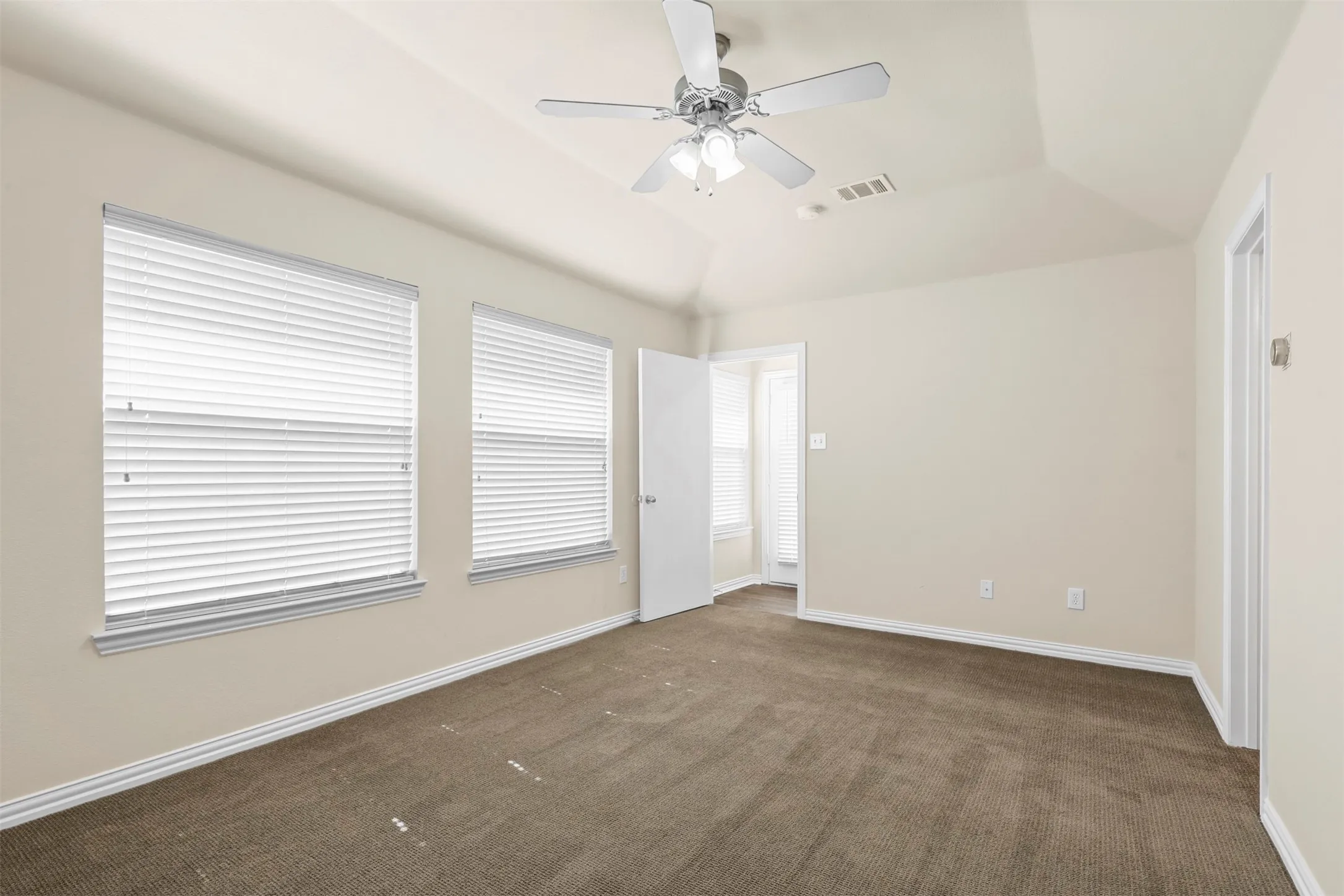 Single Family Residence For Rent in Tarrant County , 4541 High Cotton Trail, Fort Worth, Texas 76179, 3 Bedroom, 2 Bathroom, 2 Garage spaces, 1,526 Sqft, built in 2006, mls#21395914, Real Estate Agent in Fort Worth, Homes For Rent in Tarrant county, Homes For Rent in Fort Worth, Realtor in Fort Worth Texas, Real Estate Brokerage Independent Realty Texas, Luminita Cordes Realtor