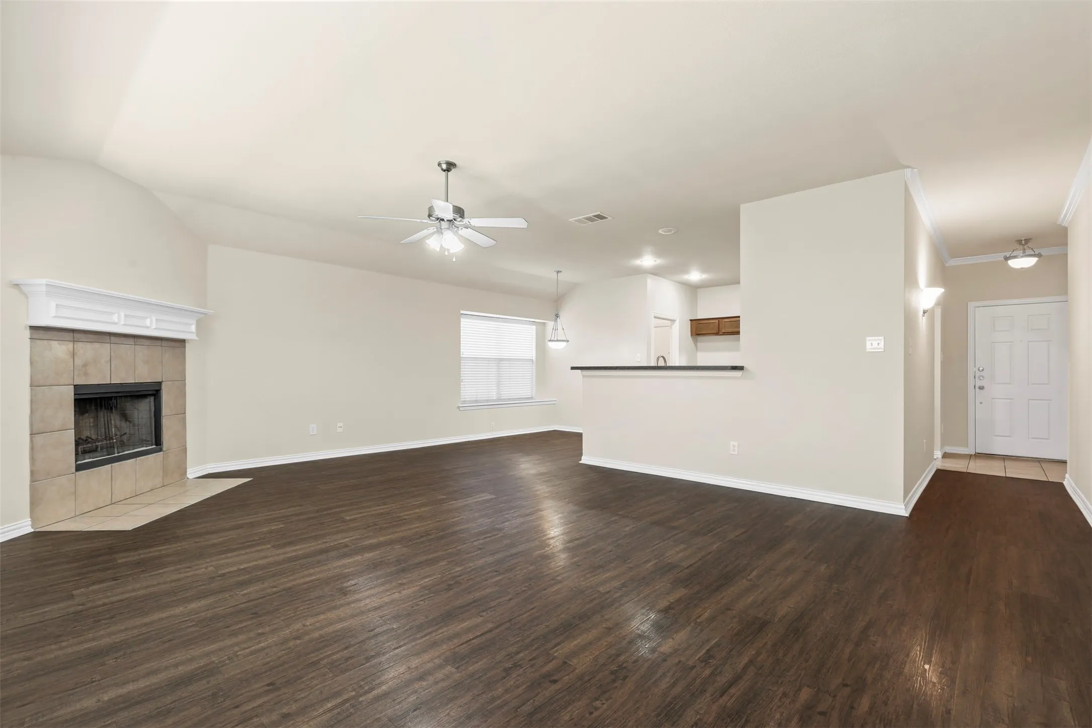Single Family Residence For Rent in Tarrant County , 4541 High Cotton Trail, Fort Worth, Texas 76179, 3 Bedroom, 2 Bathroom, 2 Garage spaces, 1,526 Sqft, built in 2006, mls#21395914, Real Estate Agent in Fort Worth, Homes For Rent in Tarrant county, Homes For Rent in Fort Worth, Realtor in Fort Worth Texas, Real Estate Brokerage Independent Realty Texas, Luminita Cordes Realtor