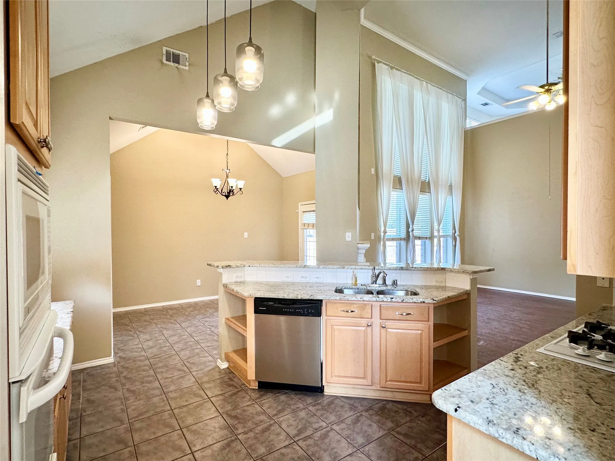 Single Family Residence For Rent in Denton County , 5828 Southmoor Lane, The Colony, Texas 75056, 4 Bedroom, 3 Bathroom, 2 Garage spaces, 2,849 Sqft, built in 2000, mls#21395915, Real Estate Agent in The Colony, Homes For Rent in Denton county, Homes For Rent in The Colony, Realtor in The Colony Texas, Real Estate Brokerage Independent Realty Texas, Luminita Cordes Realtor