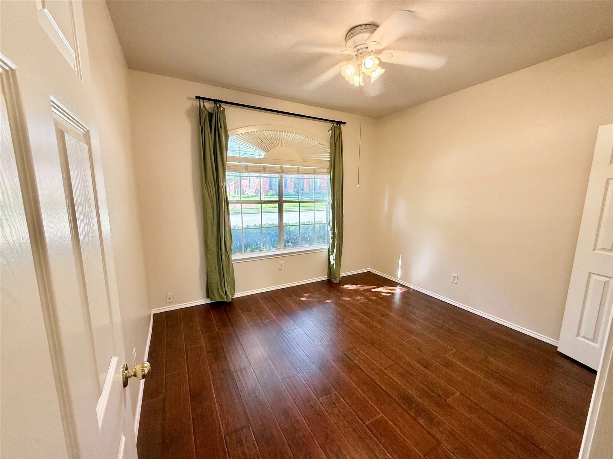 Single Family Residence For Rent in Denton County , 5828 Southmoor Lane, The Colony, Texas 75056, 4 Bedroom, 3 Bathroom, 2 Garage spaces, 2,849 Sqft, built in 2000, mls#21395915, Real Estate Agent in The Colony, Homes For Rent in Denton county, Homes For Rent in The Colony, Realtor in The Colony Texas, Real Estate Brokerage Independent Realty Texas, Luminita Cordes Realtor