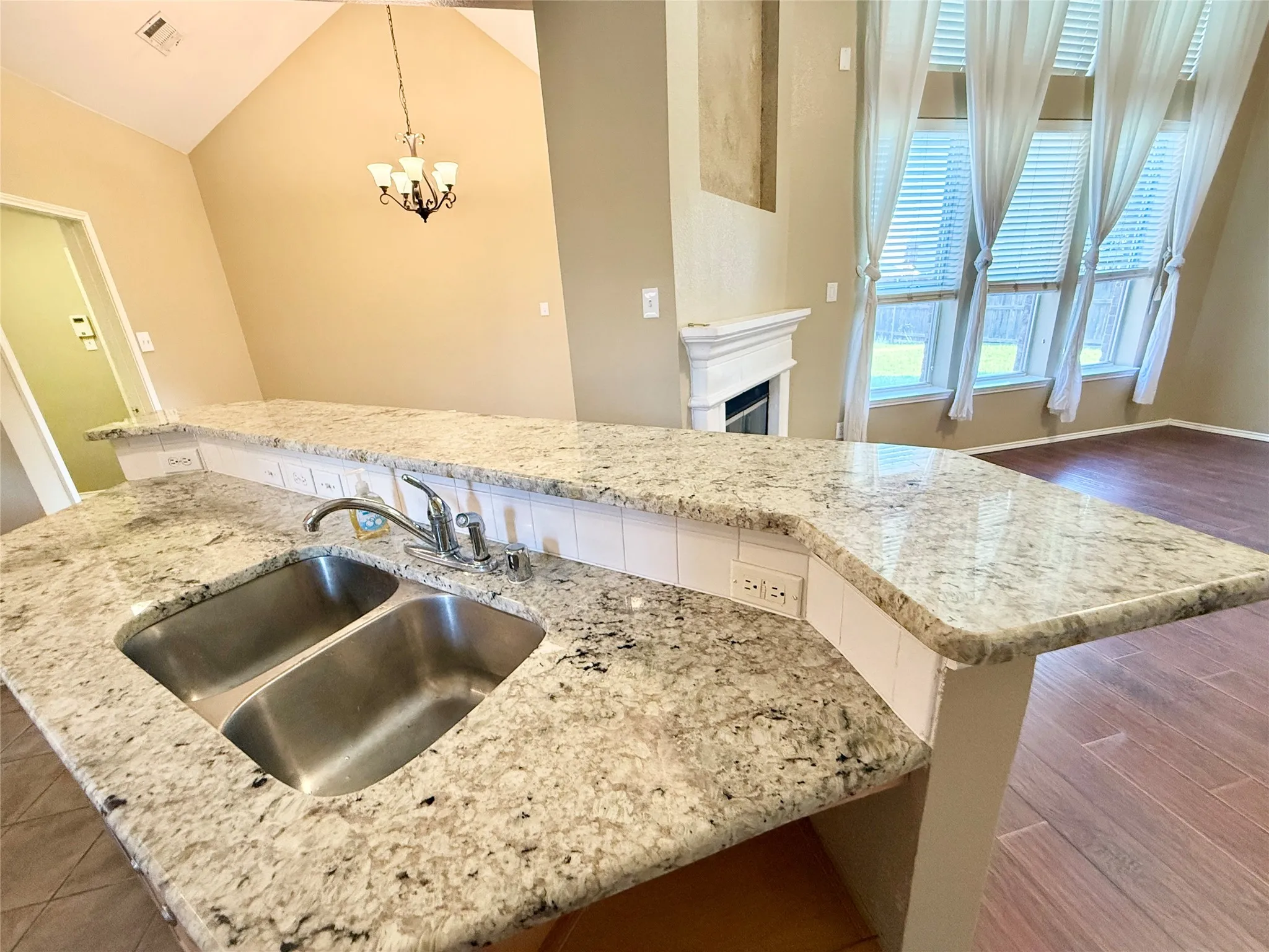 Single Family Residence For Rent in Denton County , 5828 Southmoor Lane, The Colony, Texas 75056, 4 Bedroom, 3 Bathroom, 2 Garage spaces, 2,849 Sqft, built in 2000, mls#21395915, Real Estate Agent in The Colony, Homes For Rent in Denton county, Homes For Rent in The Colony, Realtor in The Colony Texas, Real Estate Brokerage Independent Realty Texas, Luminita Cordes Realtor
