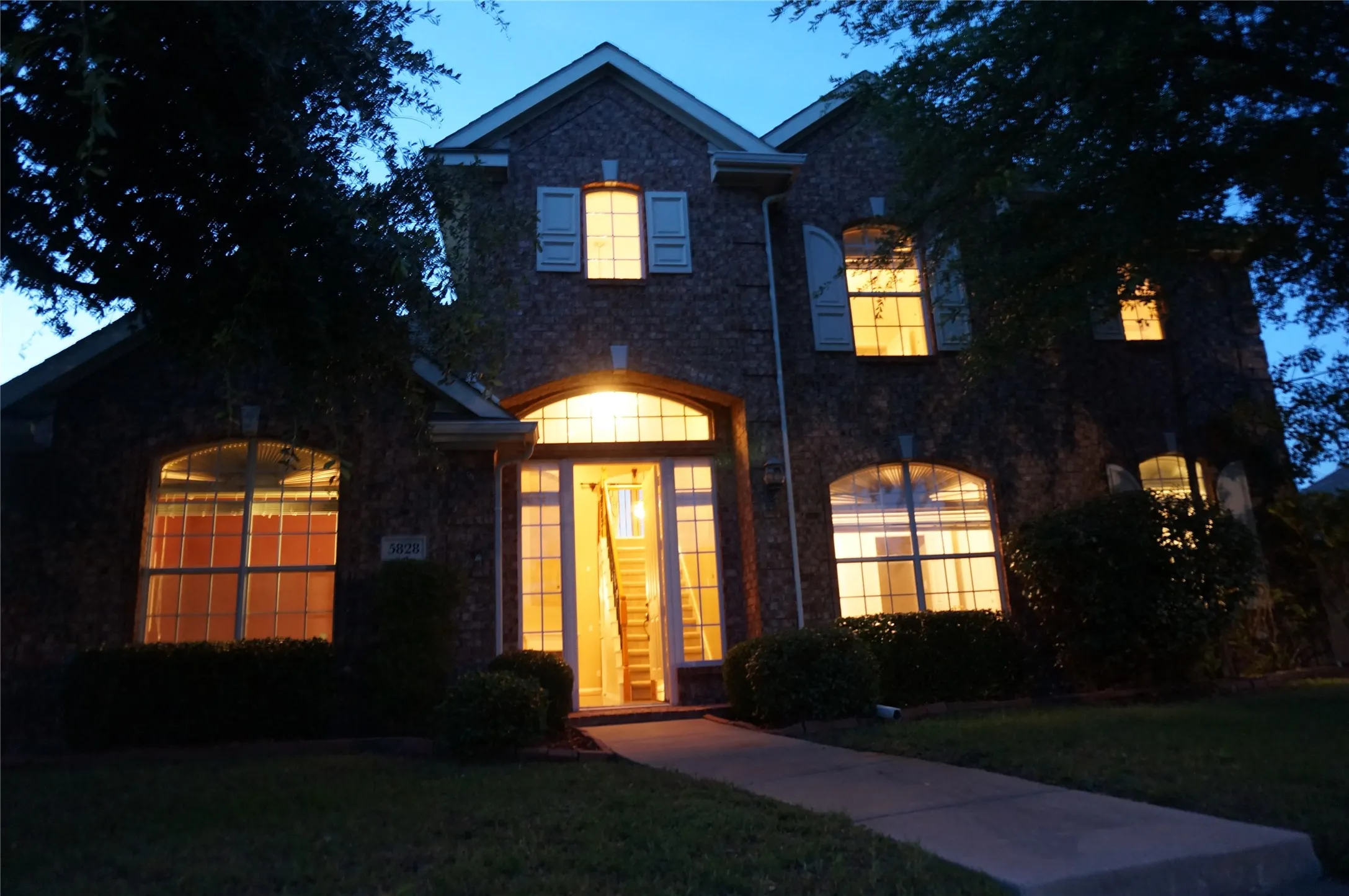 Single Family Residence For Rent in Denton County , 5828 Southmoor Lane, The Colony, Texas 75056, 4 Bedroom, 3 Bathroom, 2 Garage spaces, 2,849 Sqft, built in 2000, mls#21395915, Real Estate Agent in The Colony, Homes For Rent in Denton county, Homes For Rent in The Colony, Realtor in The Colony Texas, Real Estate Brokerage Independent Realty Texas, Luminita Cordes Realtor