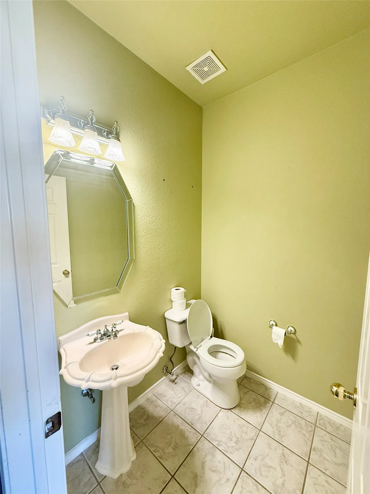 Single Family Residence For Rent in Denton County , 5828 Southmoor Lane, The Colony, Texas 75056, 4 Bedroom, 3 Bathroom, 2 Garage spaces, 2,849 Sqft, built in 2000, mls#21395915, Real Estate Agent in The Colony, Homes For Rent in Denton county, Homes For Rent in The Colony, Realtor in The Colony Texas, Real Estate Brokerage Independent Realty Texas, Luminita Cordes Realtor