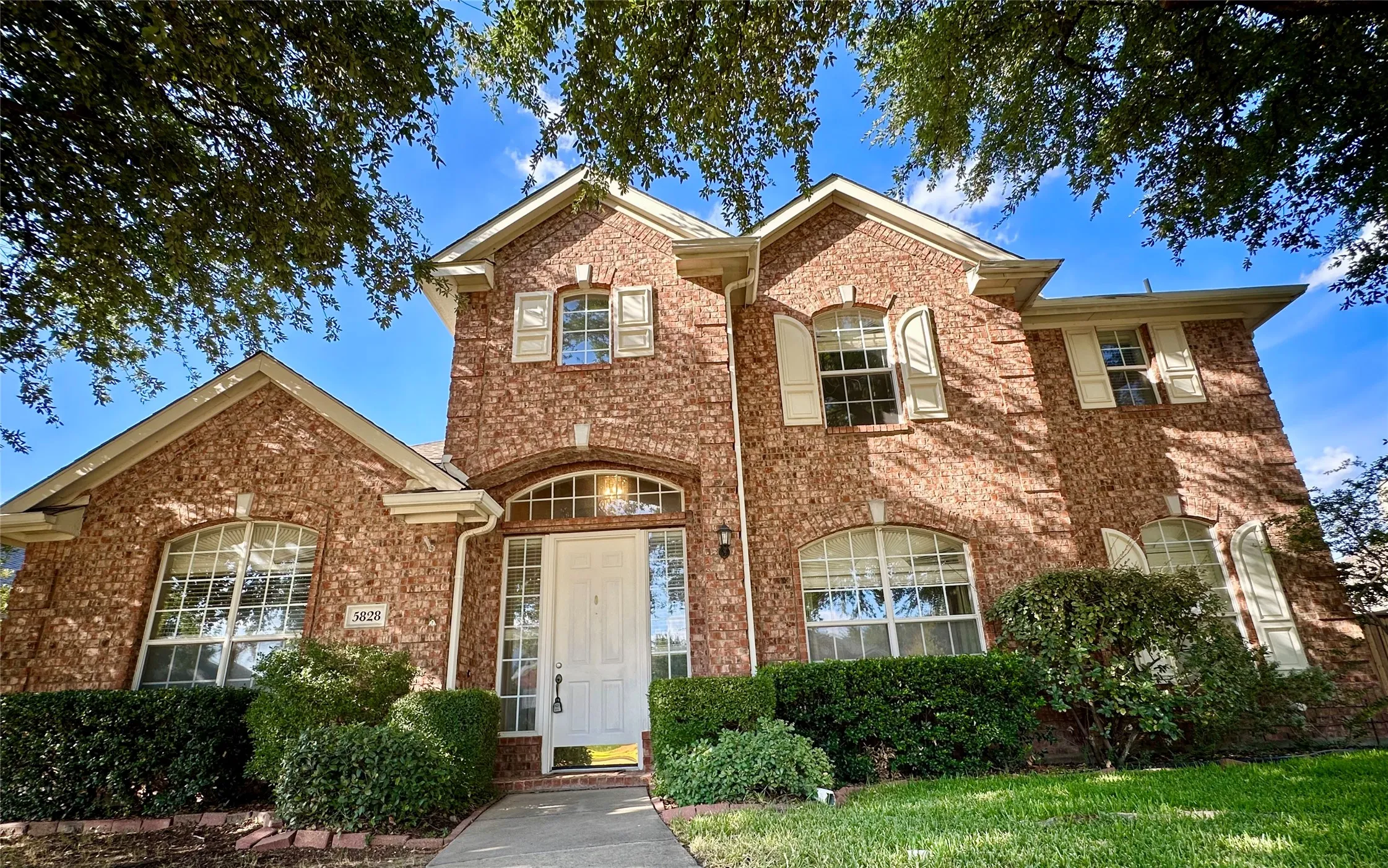 Single Family Residence For Rent in Denton County , 5828 Southmoor Lane, The Colony, Texas 75056, 4 Bedroom, 3 Bathroom, 2 Garage spaces, 2,849 Sqft, built in 2000, mls#21395915, Real Estate Agent in The Colony, Homes For Rent in Denton county, Homes For Rent in The Colony, Realtor in The Colony Texas, Real Estate Brokerage Independent Realty Texas, Luminita Cordes Realtor