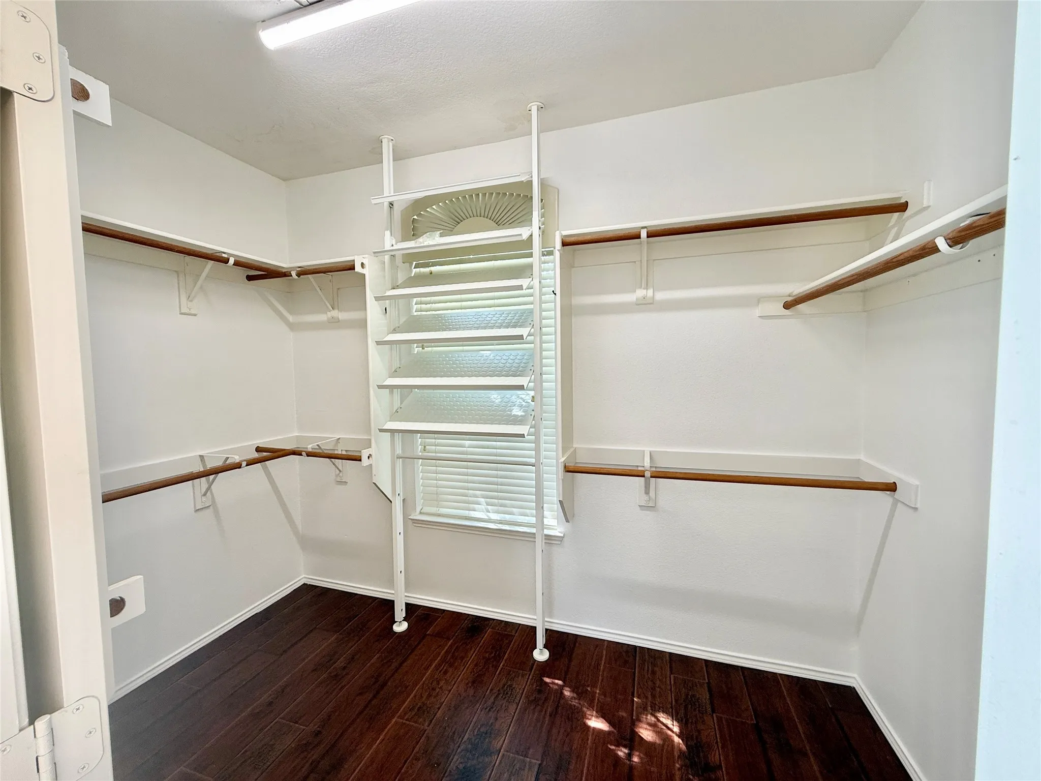 Single Family Residence For Rent in Denton County , 5828 Southmoor Lane, The Colony, Texas 75056, 4 Bedroom, 3 Bathroom, 2 Garage spaces, 2,849 Sqft, built in 2000, mls#21395915, Real Estate Agent in The Colony, Homes For Rent in Denton county, Homes For Rent in The Colony, Realtor in The Colony Texas, Real Estate Brokerage Independent Realty Texas, Luminita Cordes Realtor