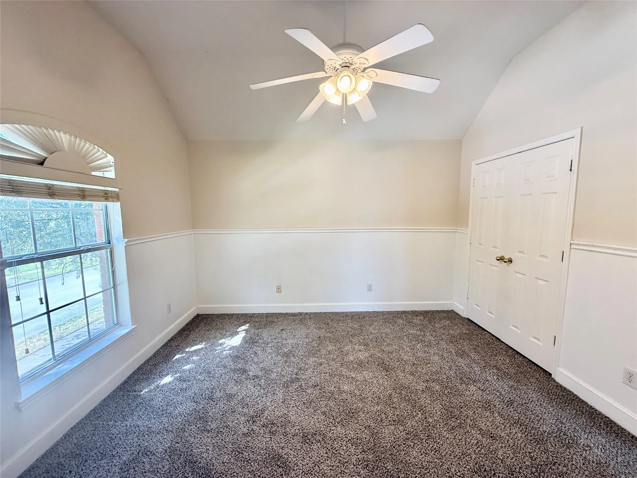 Single Family Residence For Rent in Denton County , 5828 Southmoor Lane, The Colony, Texas 75056, 4 Bedroom, 3 Bathroom, 2 Garage spaces, 2,849 Sqft, built in 2000, mls#21395915, Real Estate Agent in The Colony, Homes For Rent in Denton county, Homes For Rent in The Colony, Realtor in The Colony Texas, Real Estate Brokerage Independent Realty Texas, Luminita Cordes Realtor
