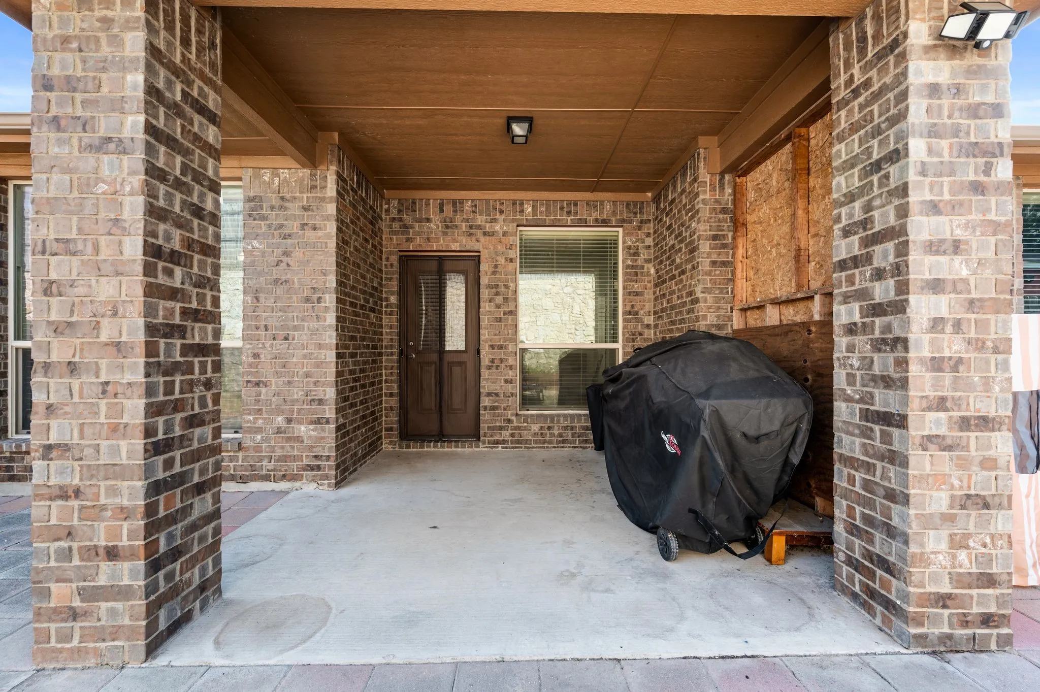 Single Family Residence For Sale in Dallas County , 8255 Clarksprings Drive, Dallas, Texas 75236, 3 Bedroom, 2 Bathroom, 2 Garage spaces, 1,864 Sqft, built in 2012, mls#21395646, Real Estate Agent in Dallas, Homes For Sale in Dallas county, Homes For Sale in Dallas, Realtor in Dallas Texas, Real Estate Brokerage Independent Realty Texas, Luminita Cordes Realtor