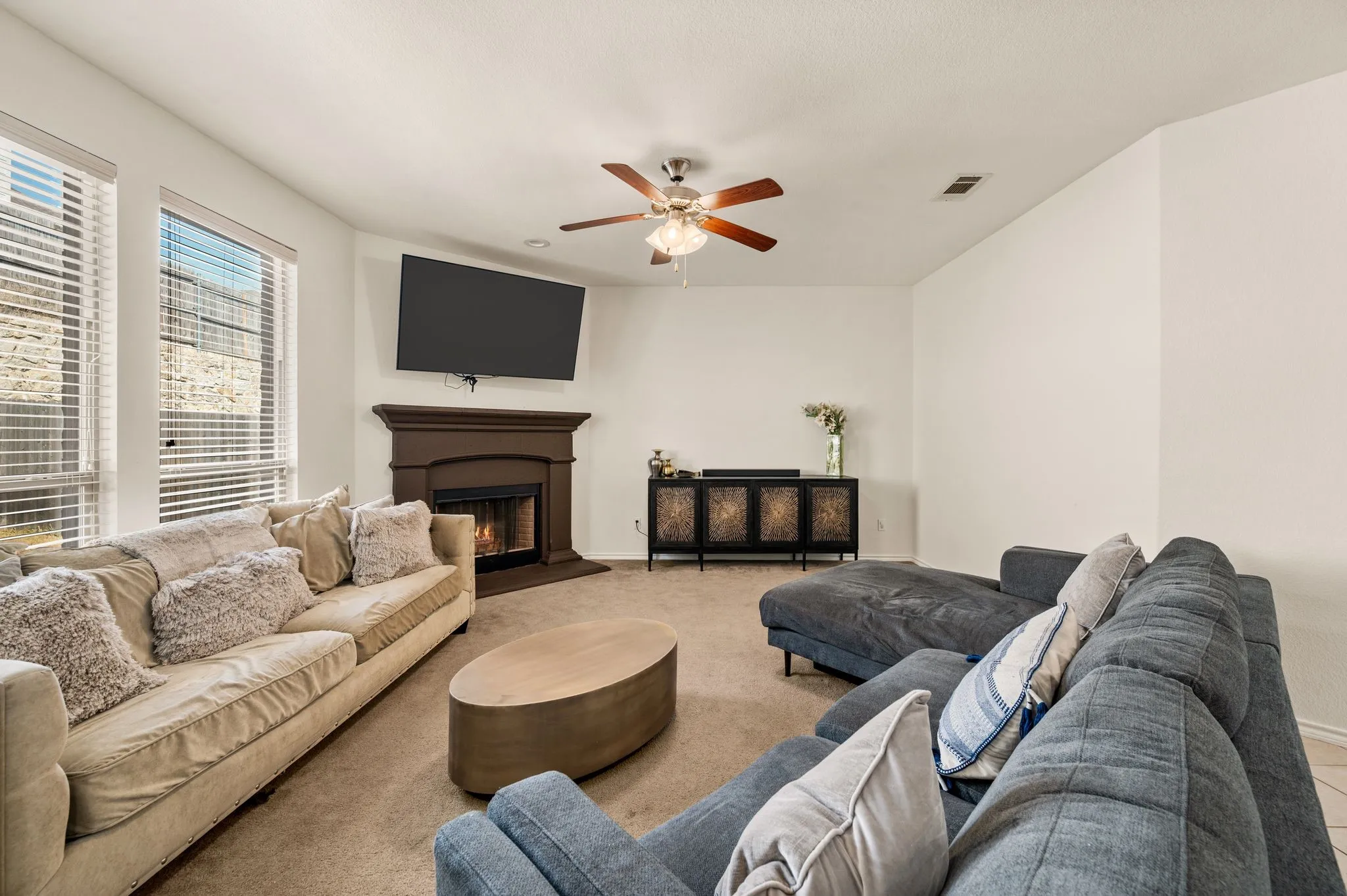 Single Family Residence For Sale in Dallas County , 8255 Clarksprings Drive, Dallas, Texas 75236, 3 Bedroom, 2 Bathroom, 2 Garage spaces, 1,864 Sqft, built in 2012, mls#21395646, Real Estate Agent in Dallas, Homes For Sale in Dallas county, Homes For Sale in Dallas, Realtor in Dallas Texas, Real Estate Brokerage Independent Realty Texas, Luminita Cordes Realtor
