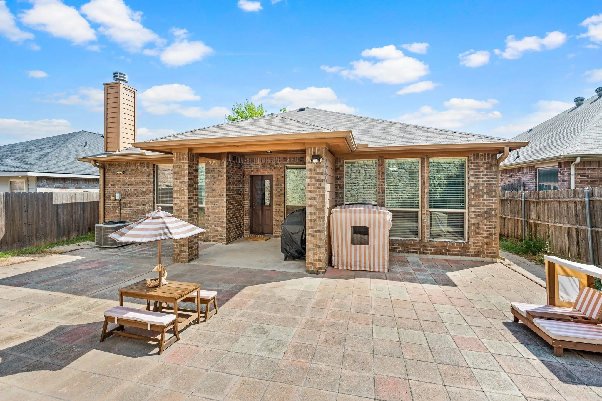 Single Family Residence For Sale in Dallas County , 8255 Clarksprings Drive, Dallas, Texas 75236, 3 Bedroom, 2 Bathroom, 2 Garage spaces, 1,864 Sqft, built in 2012, mls#21395646, Real Estate Agent in Dallas, Homes For Sale in Dallas county, Homes For Sale in Dallas, Realtor in Dallas Texas, Real Estate Brokerage Independent Realty Texas, Luminita Cordes Realtor
