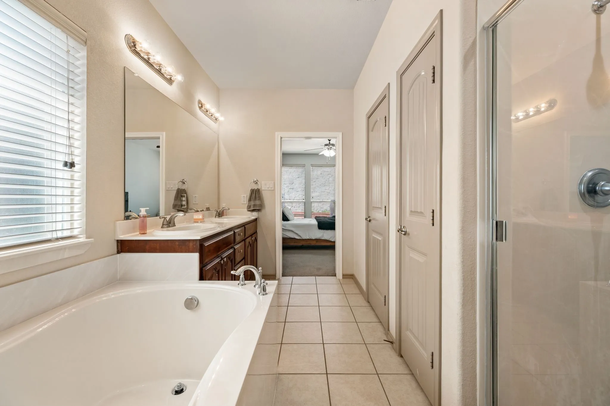 Single Family Residence For Sale in Dallas County , 8255 Clarksprings Drive, Dallas, Texas 75236, 3 Bedroom, 2 Bathroom, 2 Garage spaces, 1,864 Sqft, built in 2012, mls#21395646, Real Estate Agent in Dallas, Homes For Sale in Dallas county, Homes For Sale in Dallas, Realtor in Dallas Texas, Real Estate Brokerage Independent Realty Texas, Luminita Cordes Realtor