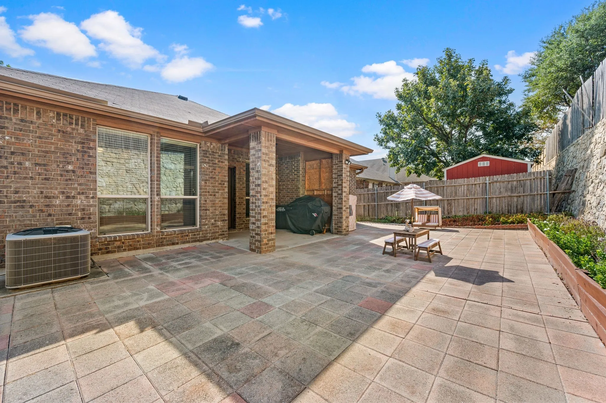 Single Family Residence For Sale in Dallas County , 8255 Clarksprings Drive, Dallas, Texas 75236, 3 Bedroom, 2 Bathroom, 2 Garage spaces, 1,864 Sqft, built in 2012, mls#21395646, Real Estate Agent in Dallas, Homes For Sale in Dallas county, Homes For Sale in Dallas, Realtor in Dallas Texas, Real Estate Brokerage Independent Realty Texas, Luminita Cordes Realtor