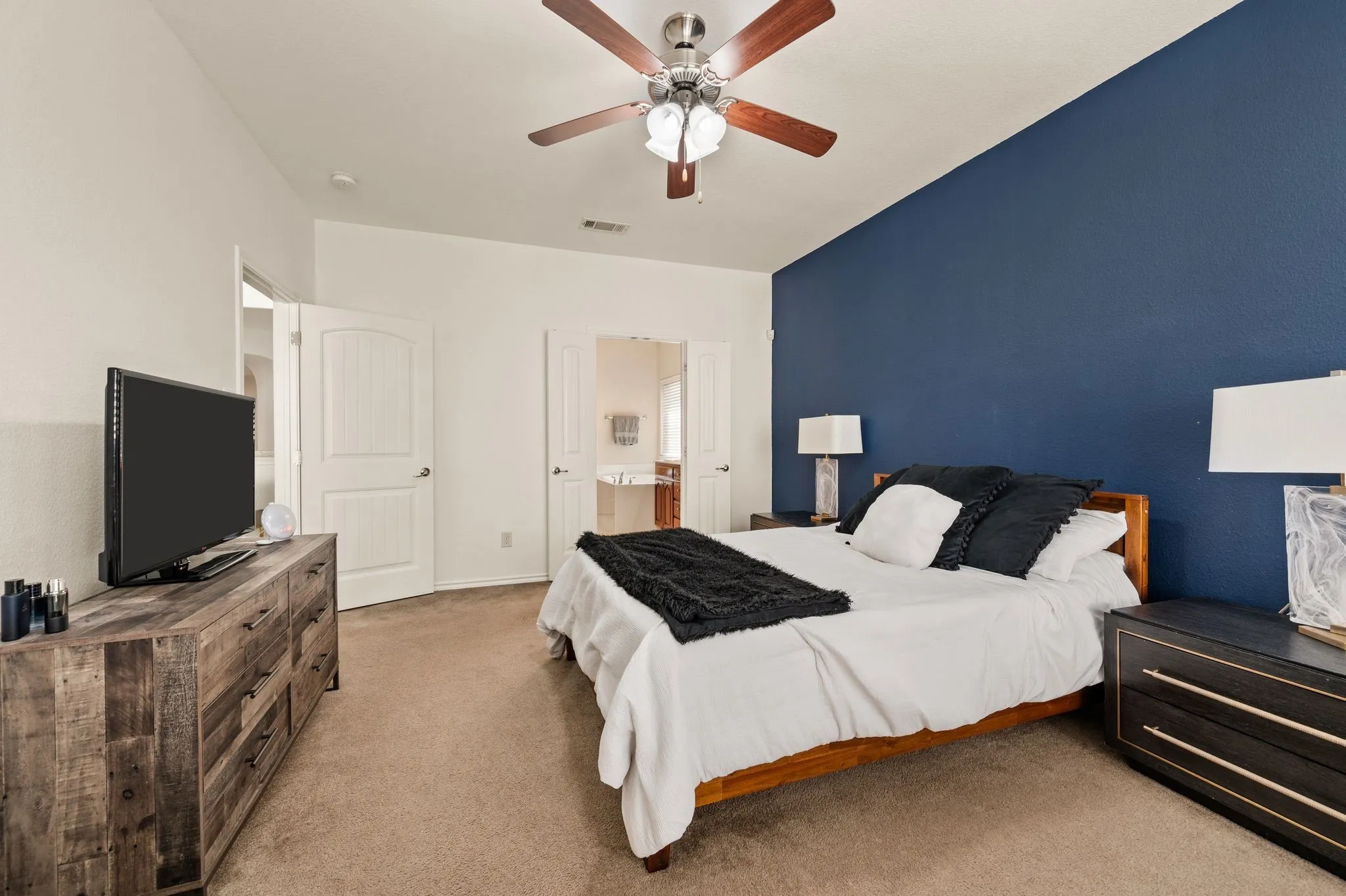 Single Family Residence For Sale in Dallas County , 8255 Clarksprings Drive, Dallas, Texas 75236, 3 Bedroom, 2 Bathroom, 2 Garage spaces, 1,864 Sqft, built in 2012, mls#21395646, Real Estate Agent in Dallas, Homes For Sale in Dallas county, Homes For Sale in Dallas, Realtor in Dallas Texas, Real Estate Brokerage Independent Realty Texas, Luminita Cordes Realtor
