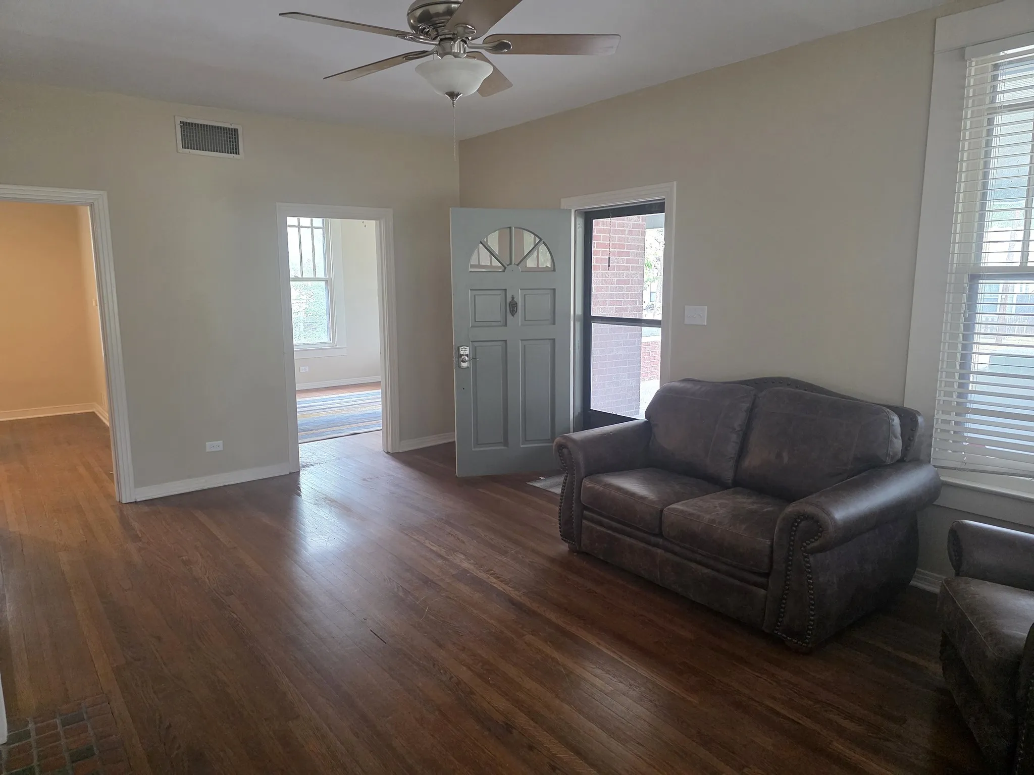 Single Family Residence For Sale in Palo Pinto County , 901 4th Avenue, Mineral Wells, Texas 76067, 3 Bedroom, 2 Bathroom, Garage spaces, 1,945 Sqft, built in 1940, mls#21395918, Real Estate Agent in Mineral Wells, Homes For Sale in Palo Pinto county, Homes For Sale in Mineral Wells, Realtor in Mineral Wells Texas, Real Estate Brokerage Independent Realty Texas, Luminita Cordes Realtor