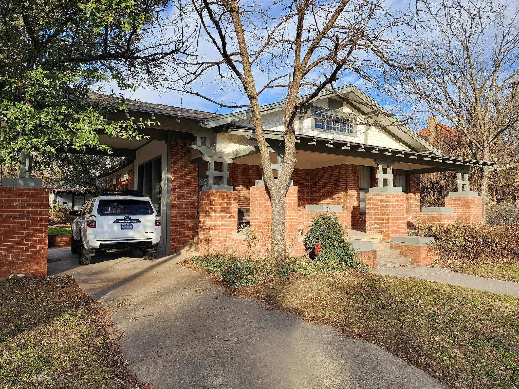 Single Family Residence For Sale in Palo Pinto County , 901 4th Avenue, Mineral Wells, Texas 76067, 3 Bedroom, 2 Bathroom, Garage spaces, 1,945 Sqft, built in 1940, mls#21395918, Real Estate Agent in Mineral Wells, Homes For Sale in Palo Pinto county, Homes For Sale in Mineral Wells, Realtor in Mineral Wells Texas, Real Estate Brokerage Independent Realty Texas, Luminita Cordes Realtor