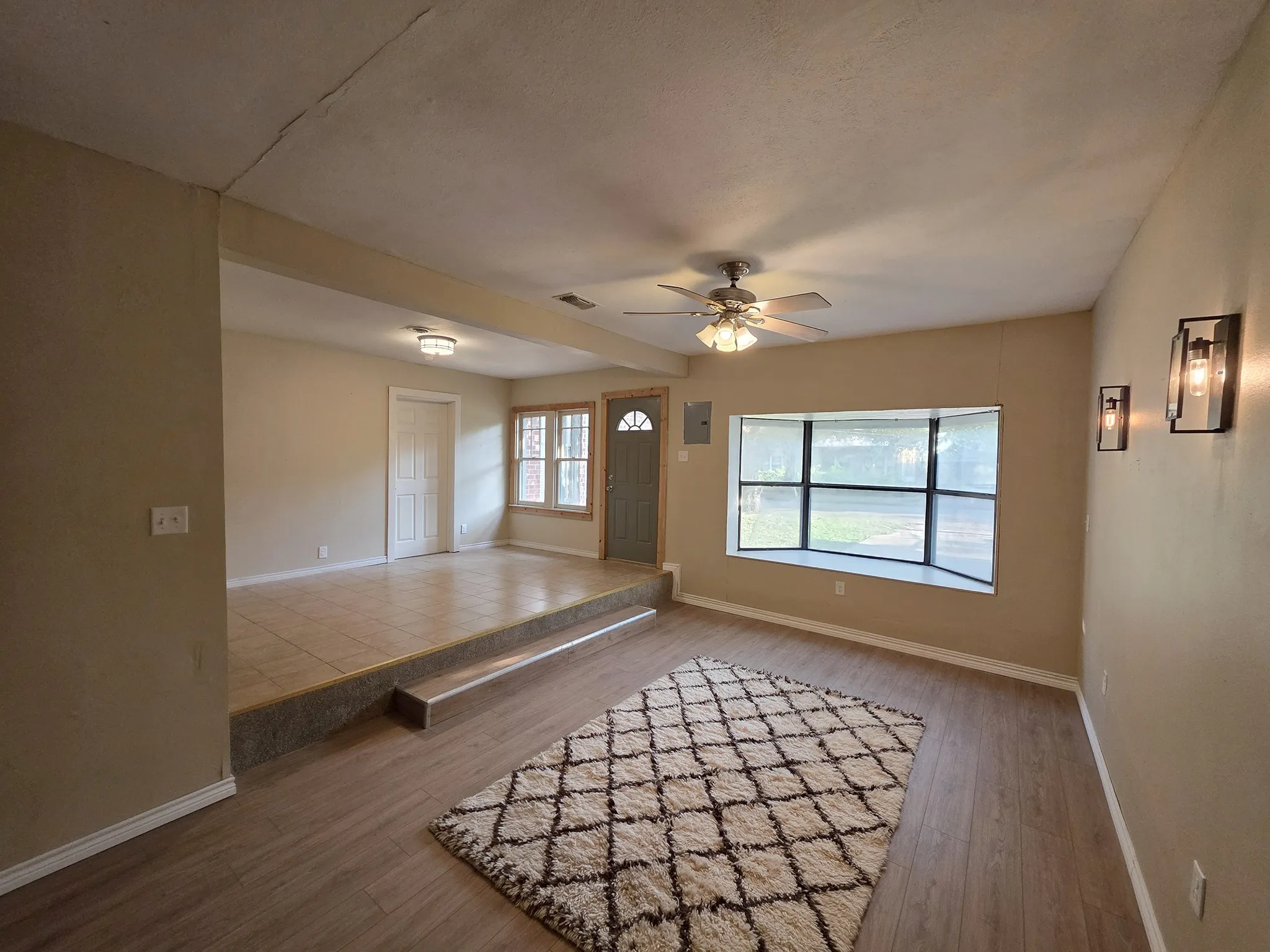 Single Family Residence For Sale in Palo Pinto County , 901 4th Avenue, Mineral Wells, Texas 76067, 3 Bedroom, 2 Bathroom, Garage spaces, 1,945 Sqft, built in 1940, mls#21395918, Real Estate Agent in Mineral Wells, Homes For Sale in Palo Pinto county, Homes For Sale in Mineral Wells, Realtor in Mineral Wells Texas, Real Estate Brokerage Independent Realty Texas, Luminita Cordes Realtor