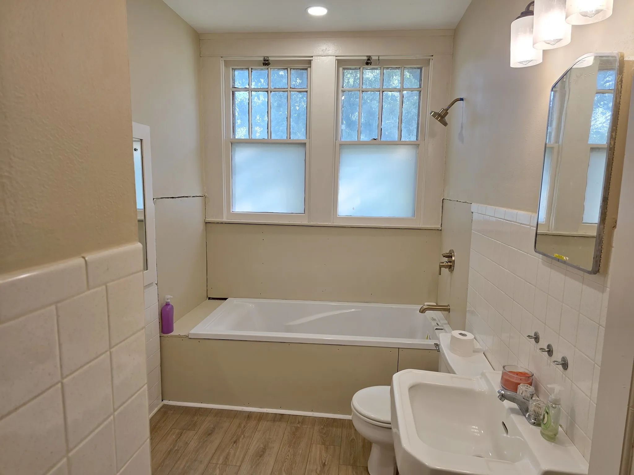 Single Family Residence For Sale in Palo Pinto County , 901 4th Avenue, Mineral Wells, Texas 76067, 3 Bedroom, 2 Bathroom, Garage spaces, 1,945 Sqft, built in 1940, mls#21395918, Real Estate Agent in Mineral Wells, Homes For Sale in Palo Pinto county, Homes For Sale in Mineral Wells, Realtor in Mineral Wells Texas, Real Estate Brokerage Independent Realty Texas, Luminita Cordes Realtor