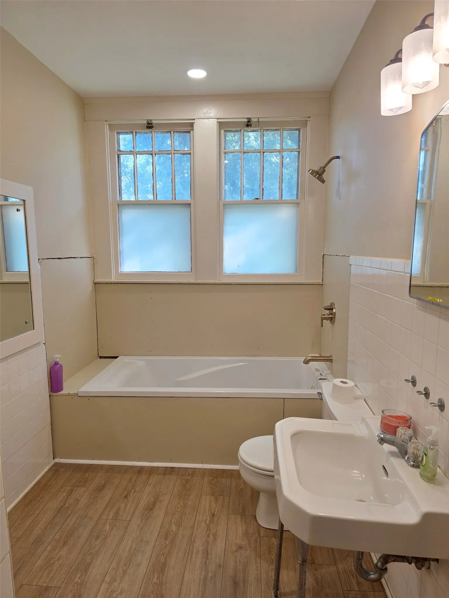 Single Family Residence For Sale in Palo Pinto County , 901 4th Avenue, Mineral Wells, Texas 76067, 3 Bedroom, 2 Bathroom, Garage spaces, 1,945 Sqft, built in 1940, mls#21395918, Real Estate Agent in Mineral Wells, Homes For Sale in Palo Pinto county, Homes For Sale in Mineral Wells, Realtor in Mineral Wells Texas, Real Estate Brokerage Independent Realty Texas, Luminita Cordes Realtor