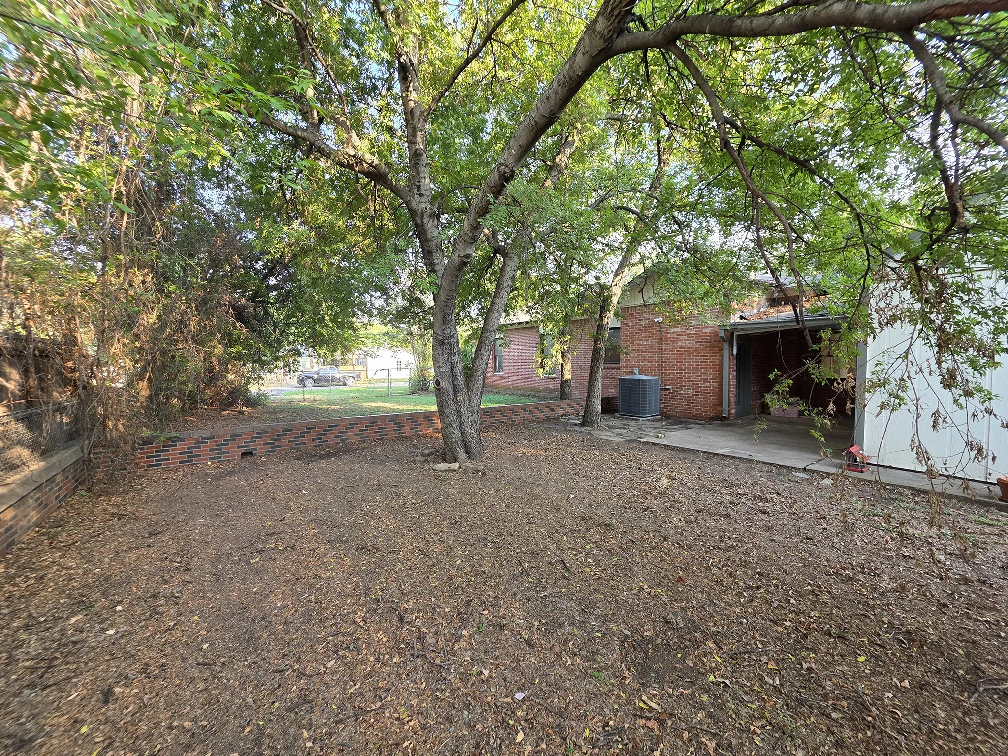 Single Family Residence For Sale in Palo Pinto County , 901 4th Avenue, Mineral Wells, Texas 76067, 3 Bedroom, 2 Bathroom, Garage spaces, 1,945 Sqft, built in 1940, mls#21395918, Real Estate Agent in Mineral Wells, Homes For Sale in Palo Pinto county, Homes For Sale in Mineral Wells, Realtor in Mineral Wells Texas, Real Estate Brokerage Independent Realty Texas, Luminita Cordes Realtor