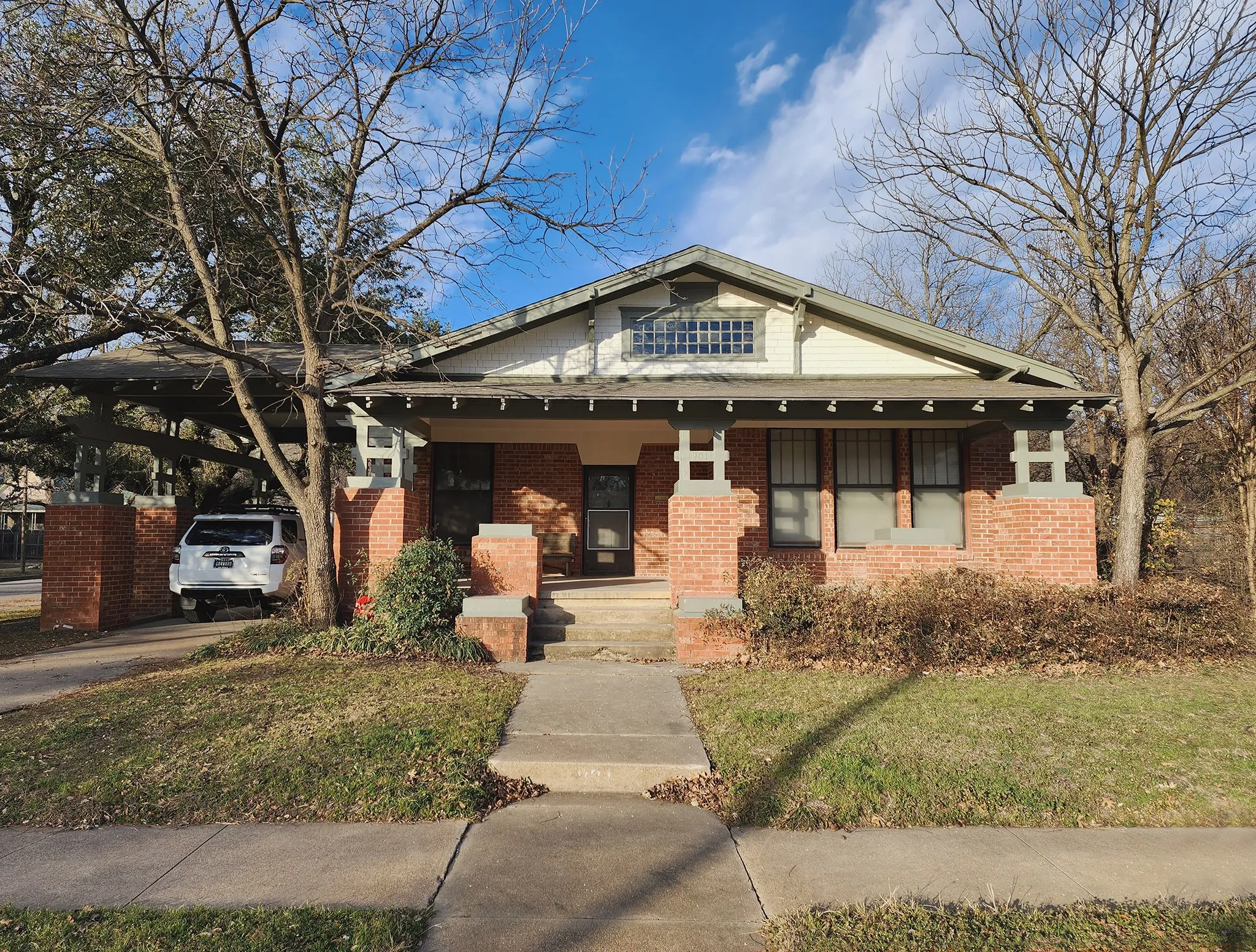Single Family Residence For Sale in Palo Pinto County , 901 4th Avenue, Mineral Wells, Texas 76067, 3 Bedroom, 2 Bathroom, Garage spaces, 1,945 Sqft, built in 1940, mls#21395918, Real Estate Agent in Mineral Wells, Homes For Sale in Palo Pinto county, Homes For Sale in Mineral Wells, Realtor in Mineral Wells Texas, Real Estate Brokerage Independent Realty Texas, Luminita Cordes Realtor