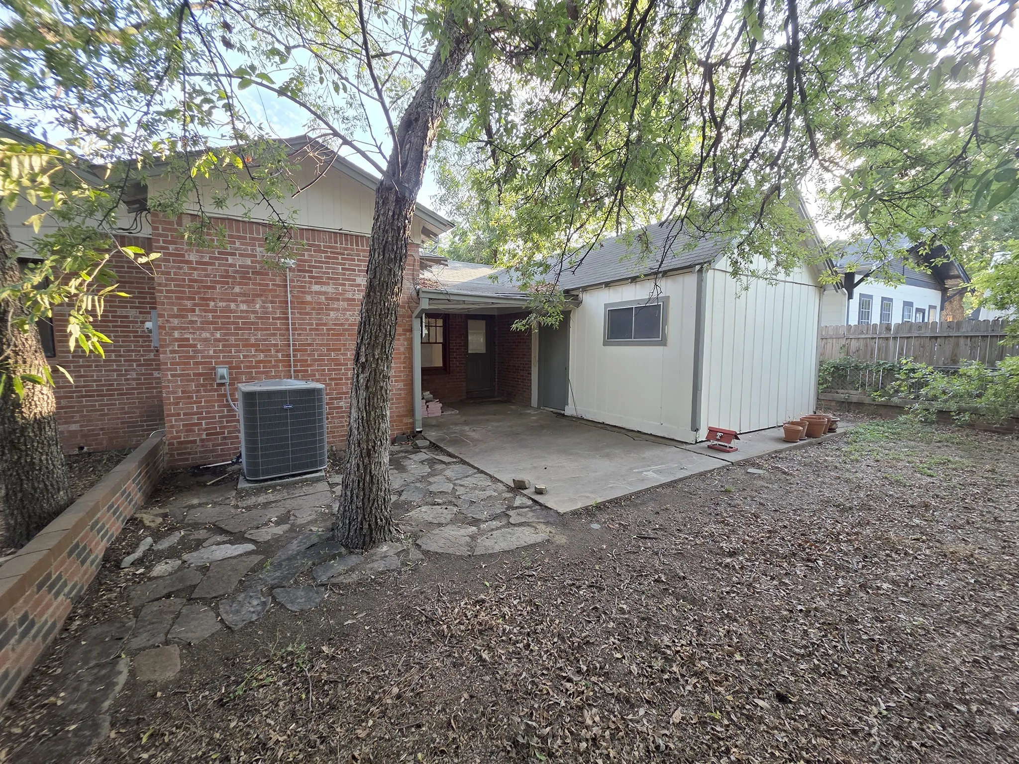 Single Family Residence For Sale in Palo Pinto County , 901 4th Avenue, Mineral Wells, Texas 76067, 3 Bedroom, 2 Bathroom, Garage spaces, 1,945 Sqft, built in 1940, mls#21395918, Real Estate Agent in Mineral Wells, Homes For Sale in Palo Pinto county, Homes For Sale in Mineral Wells, Realtor in Mineral Wells Texas, Real Estate Brokerage Independent Realty Texas, Luminita Cordes Realtor