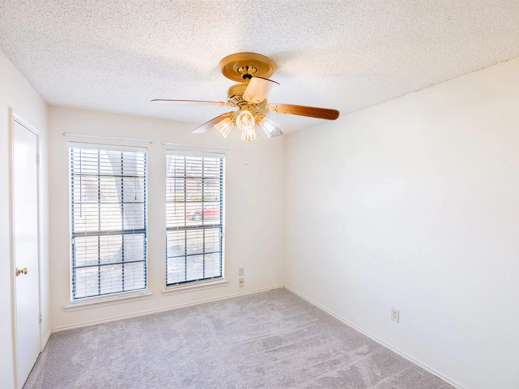 Recessed ceiling fan with light fixture