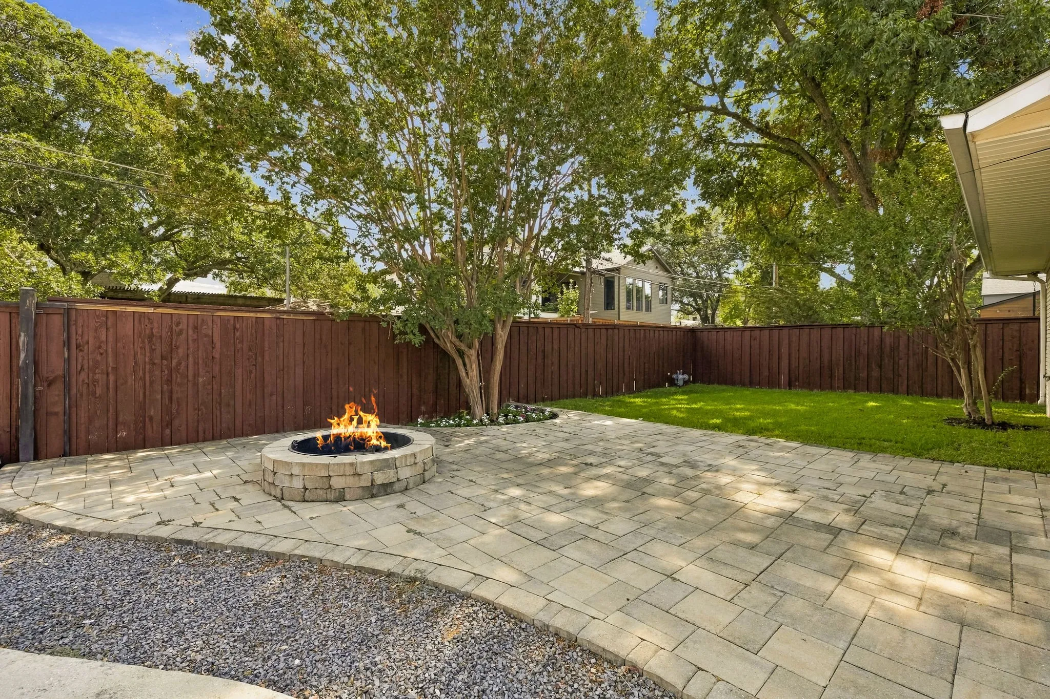 Single Family Residence For Sale in Dallas County , 6828 Santa Maria Lane, Dallas, Texas 75214, 3 Bedroom, 4 Bathroom, 2 Garage spaces, 2,947 Sqft, built in 1962, mls#21383691, Real Estate Agent in Dallas, Homes For Sale in Dallas county, Homes For Sale in Dallas, Realtor in Dallas Texas, Real Estate Brokerage Independent Realty Texas, Luminita Cordes Realtor