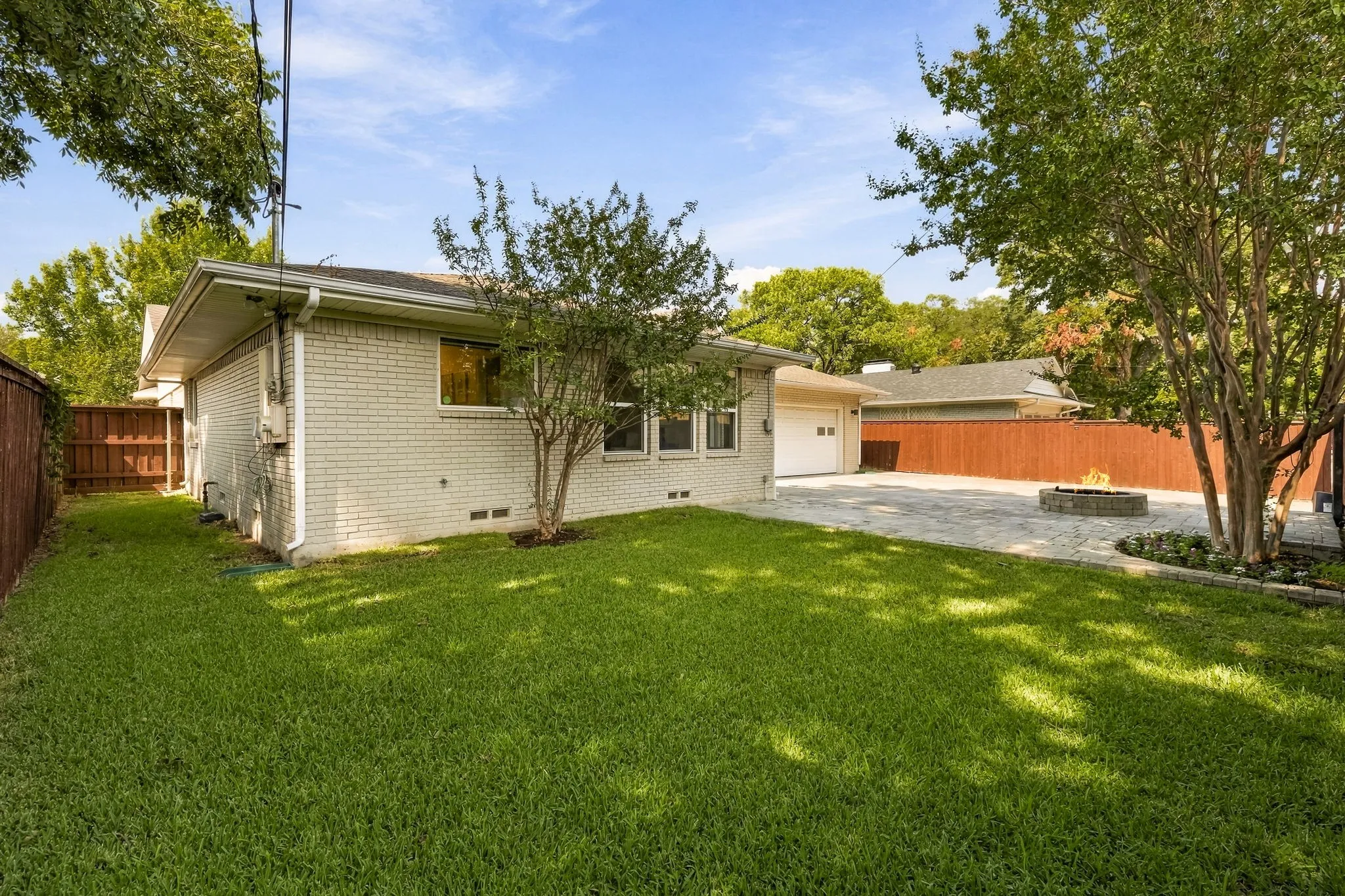 Single Family Residence For Sale in Dallas County , 6828 Santa Maria Lane, Dallas, Texas 75214, 3 Bedroom, 4 Bathroom, 2 Garage spaces, 2,947 Sqft, built in 1962, mls#21383691, Real Estate Agent in Dallas, Homes For Sale in Dallas county, Homes For Sale in Dallas, Realtor in Dallas Texas, Real Estate Brokerage Independent Realty Texas, Luminita Cordes Realtor