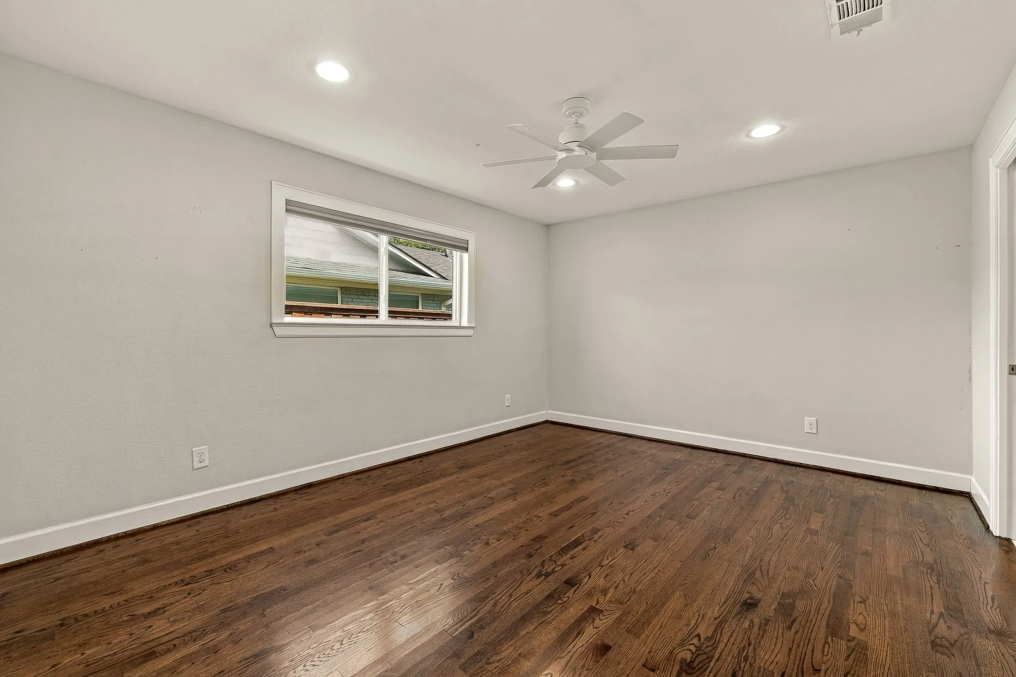 Single Family Residence For Sale in Dallas County , 6828 Santa Maria Lane, Dallas, Texas 75214, 3 Bedroom, 4 Bathroom, 2 Garage spaces, 2,947 Sqft, built in 1962, mls#21383691, Real Estate Agent in Dallas, Homes For Sale in Dallas county, Homes For Sale in Dallas, Realtor in Dallas Texas, Real Estate Brokerage Independent Realty Texas, Luminita Cordes Realtor