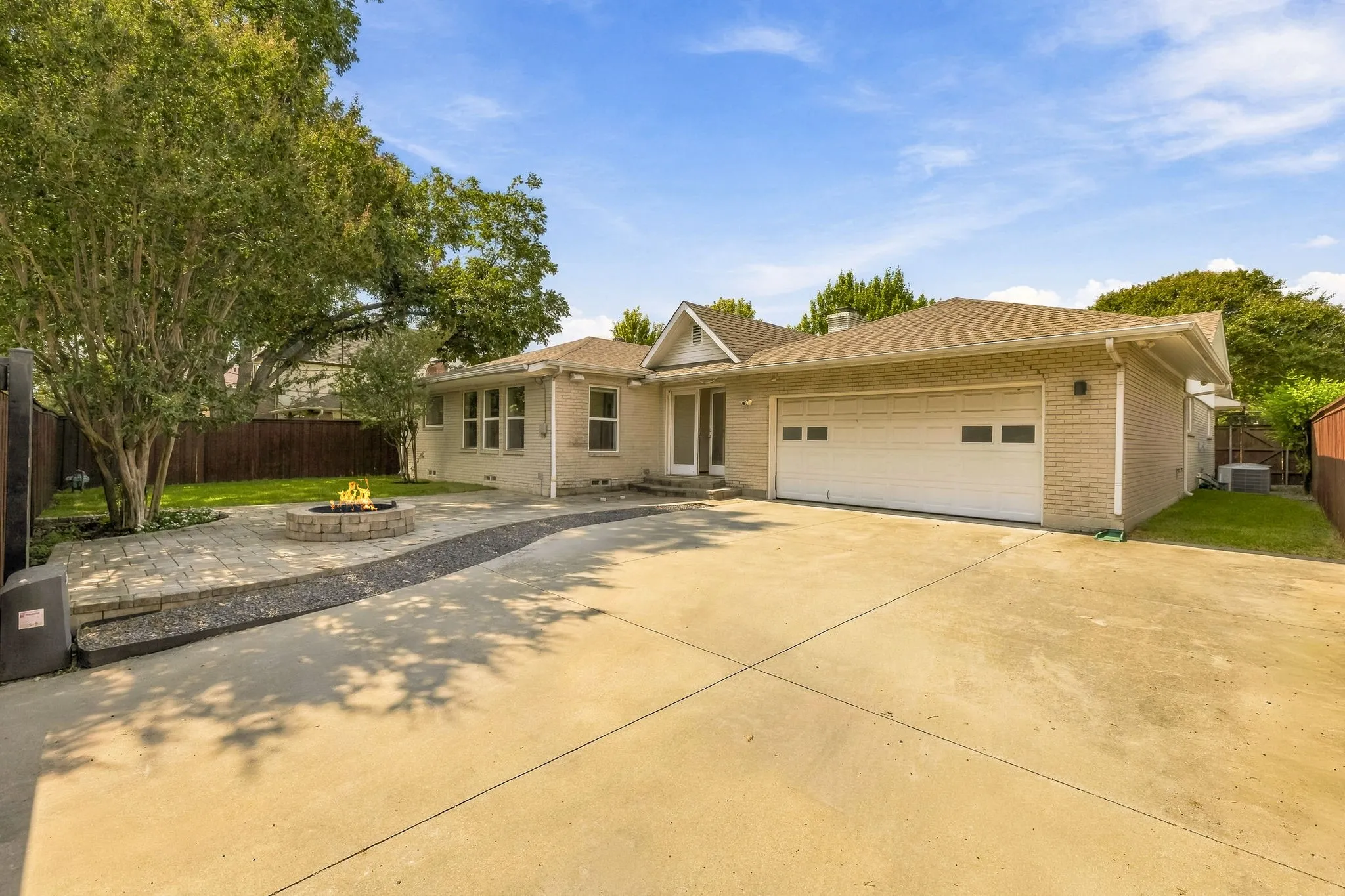 Single Family Residence For Sale in Dallas County , 6828 Santa Maria Lane, Dallas, Texas 75214, 3 Bedroom, 4 Bathroom, 2 Garage spaces, 2,947 Sqft, built in 1962, mls#21383691, Real Estate Agent in Dallas, Homes For Sale in Dallas county, Homes For Sale in Dallas, Realtor in Dallas Texas, Real Estate Brokerage Independent Realty Texas, Luminita Cordes Realtor
