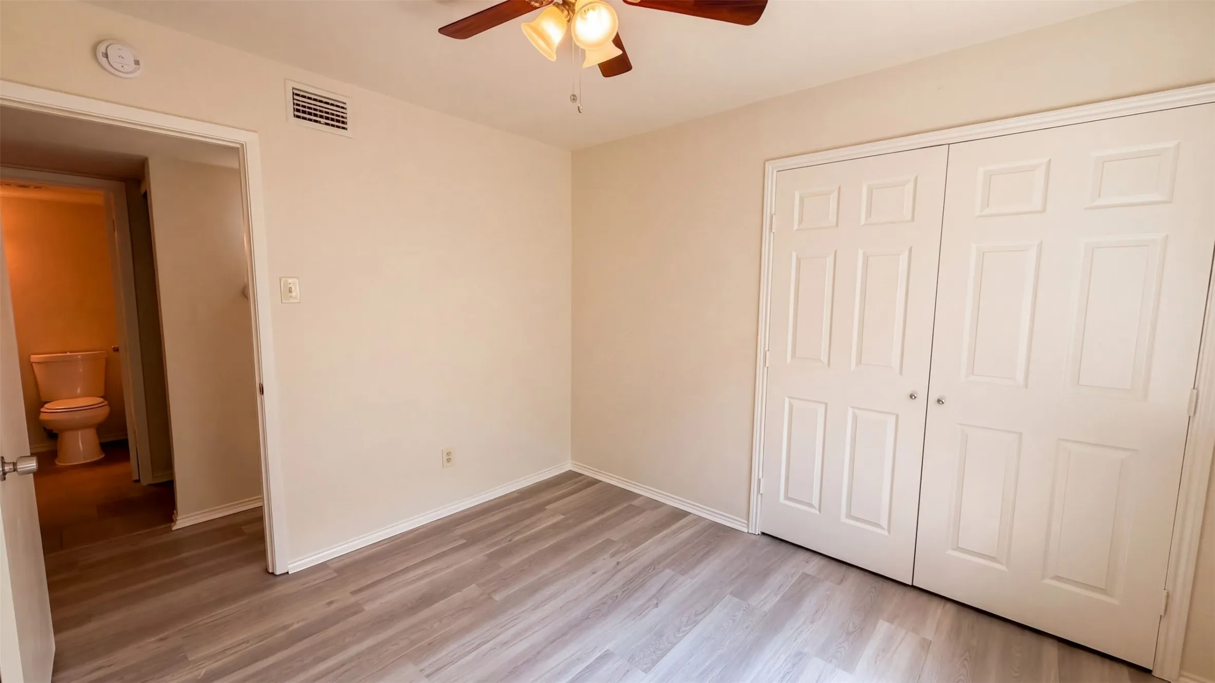 Townhouse For Sale in Dallas County , 709 Baruna Circle, Garland, Texas 75043, 2 Bedroom, 1 Bathroom, Garage spaces, 882 Sqft, built in 1972, mls#21395916, Real Estate Agent in Garland, Homes For Sale in Dallas county, Homes For Sale in Garland, Realtor in Garland Texas, Real Estate Brokerage Independent Realty Texas, Luminita Cordes Realtor