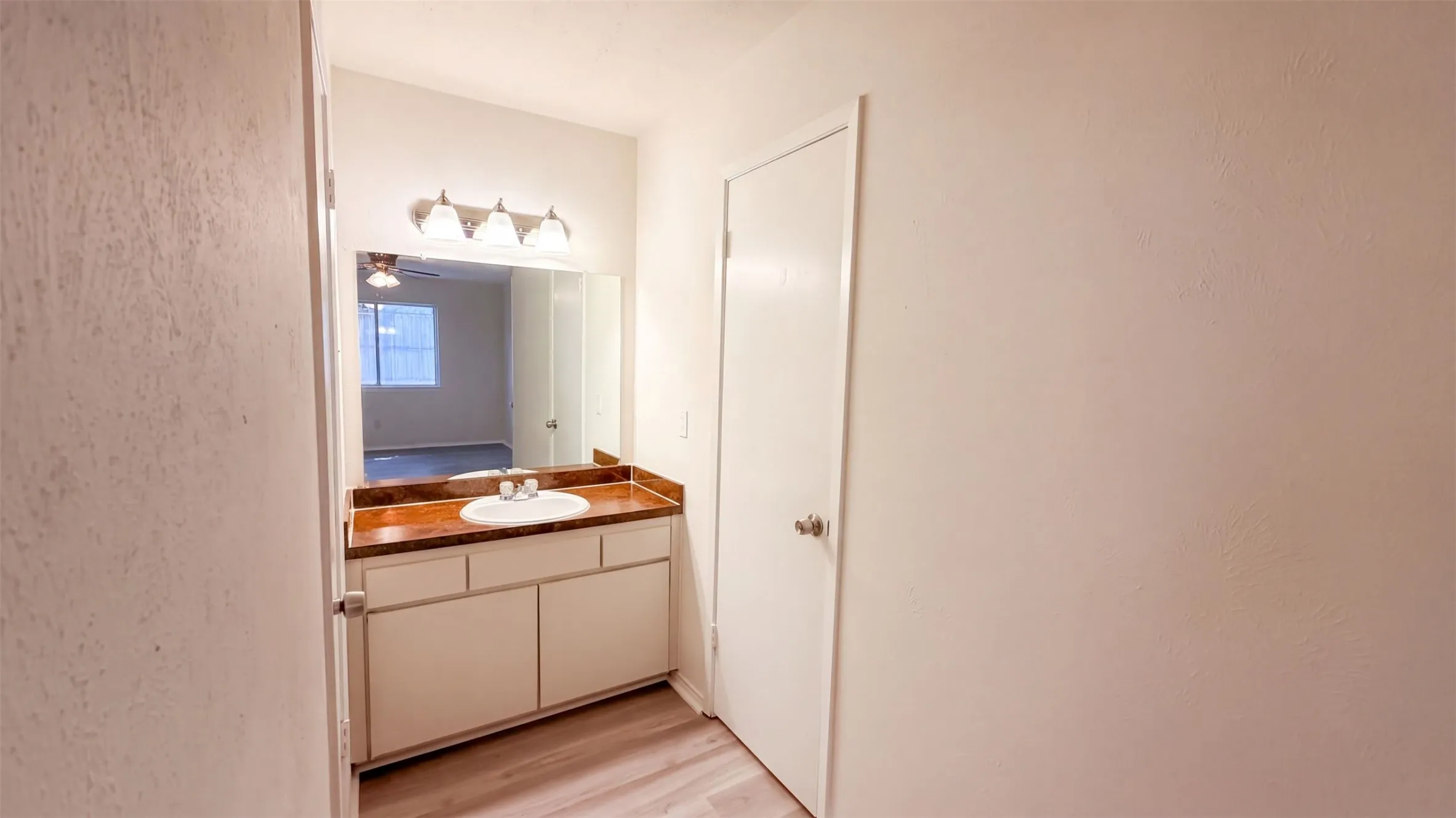 Townhouse For Sale in Dallas County , 709 Baruna Circle, Garland, Texas 75043, 2 Bedroom, 1 Bathroom, Garage spaces, 882 Sqft, built in 1972, mls#21395916, Real Estate Agent in Garland, Homes For Sale in Dallas county, Homes For Sale in Garland, Realtor in Garland Texas, Real Estate Brokerage Independent Realty Texas, Luminita Cordes Realtor