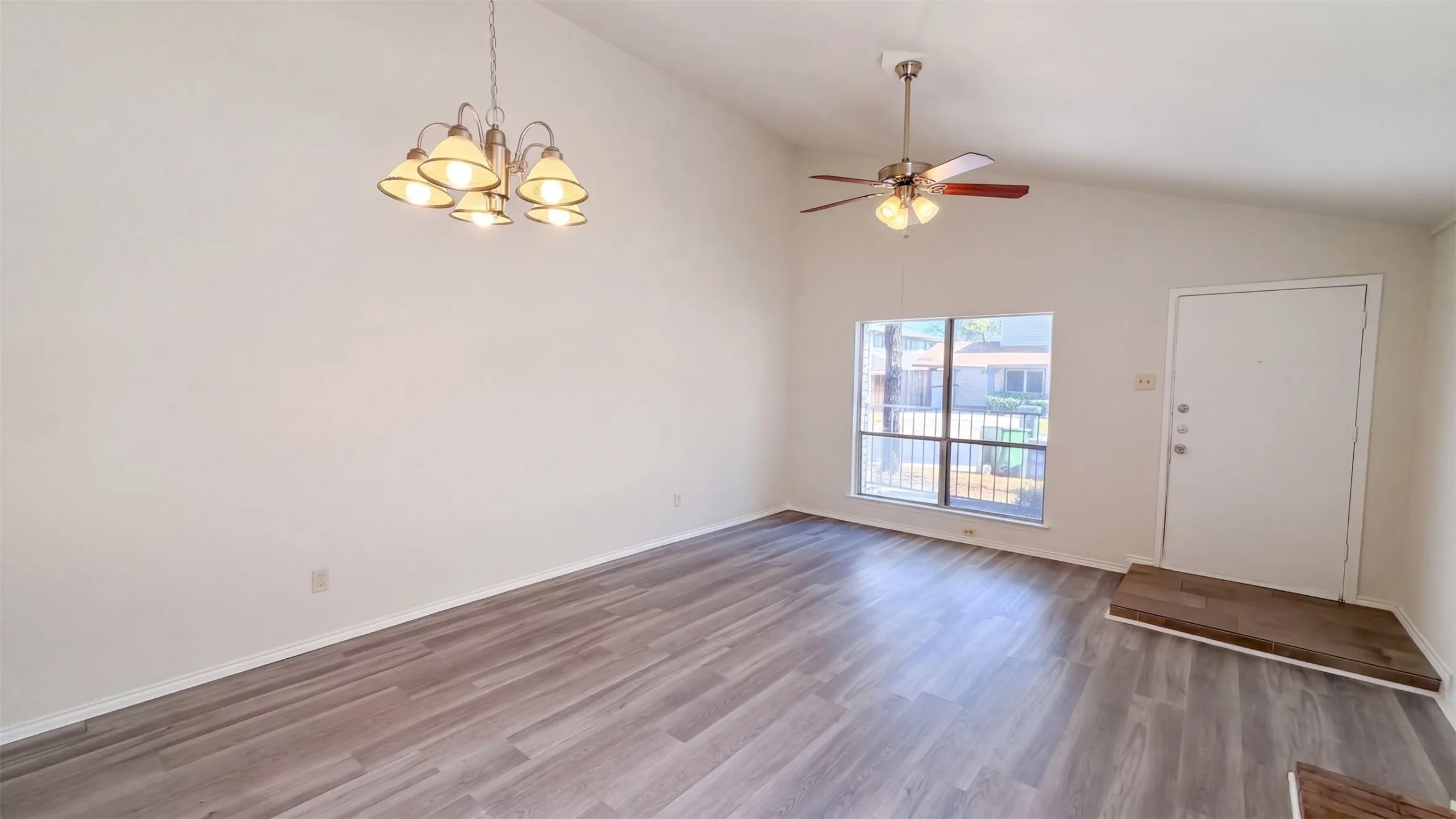 Townhouse For Sale in Dallas County , 709 Baruna Circle, Garland, Texas 75043, 2 Bedroom, 1 Bathroom, Garage spaces, 882 Sqft, built in 1972, mls#21395916, Real Estate Agent in Garland, Homes For Sale in Dallas county, Homes For Sale in Garland, Realtor in Garland Texas, Real Estate Brokerage Independent Realty Texas, Luminita Cordes Realtor