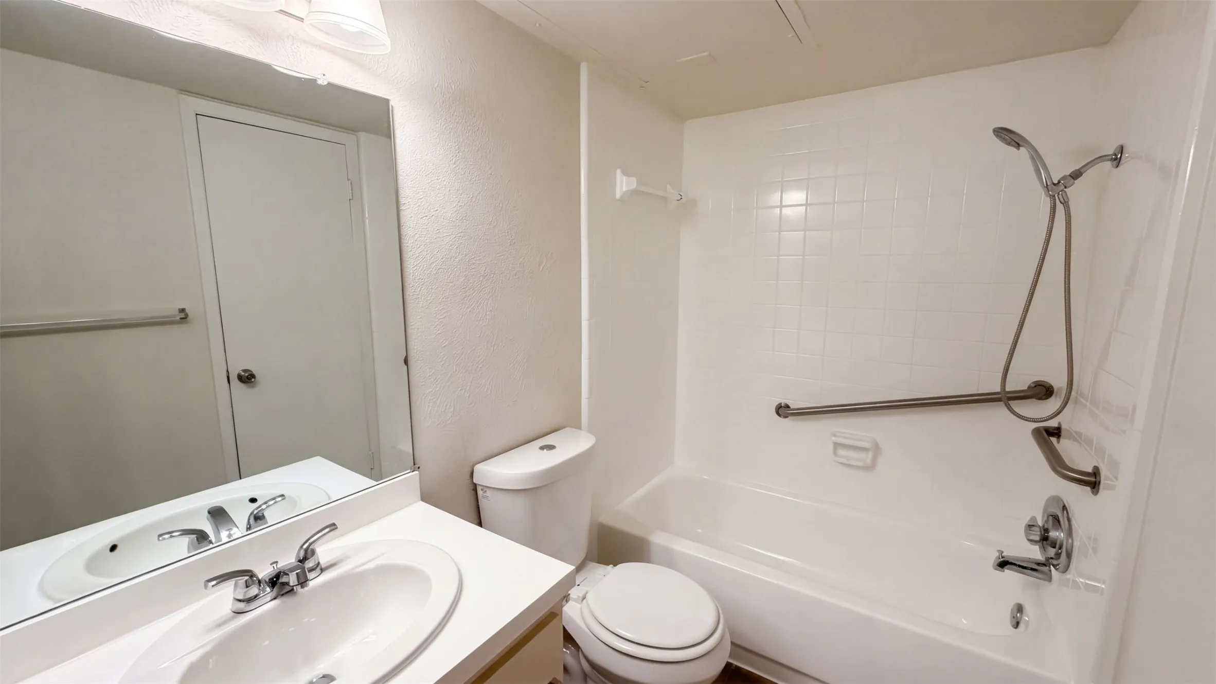 Townhouse For Sale in Dallas County , 709 Baruna Circle, Garland, Texas 75043, 2 Bedroom, 1 Bathroom, Garage spaces, 882 Sqft, built in 1972, mls#21395916, Real Estate Agent in Garland, Homes For Sale in Dallas county, Homes For Sale in Garland, Realtor in Garland Texas, Real Estate Brokerage Independent Realty Texas, Luminita Cordes Realtor