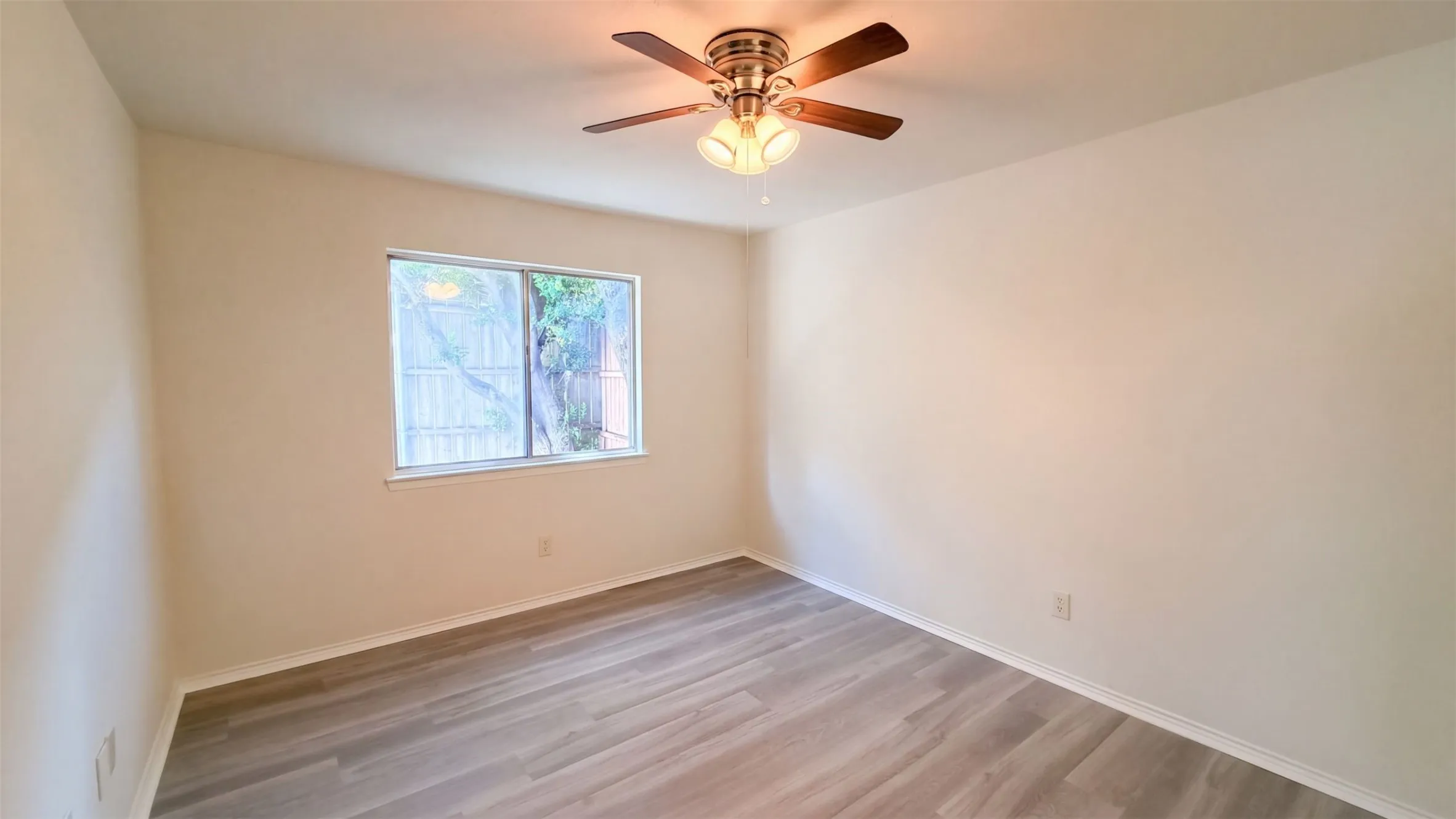 Townhouse For Sale in Dallas County , 709 Baruna Circle, Garland, Texas 75043, 2 Bedroom, 1 Bathroom, Garage spaces, 882 Sqft, built in 1972, mls#21395916, Real Estate Agent in Garland, Homes For Sale in Dallas county, Homes For Sale in Garland, Realtor in Garland Texas, Real Estate Brokerage Independent Realty Texas, Luminita Cordes Realtor