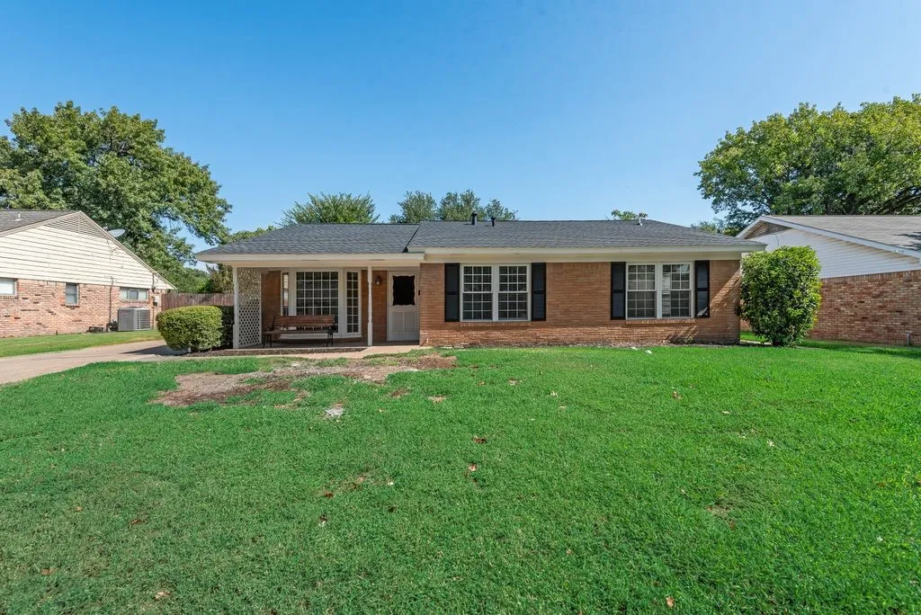 Single Family Residence For Rent in Dallas County , 2833 Linden Lea, Irving, Texas 75061, 3 Bedroom, 2 Bathroom, 2 Garage spaces, 1,518 Sqft, built in 1962, mls#21362788, Real Estate Agent in Irving, Homes For Rent in Dallas county, Homes For Rent in Irving, Realtor in Irving Texas, Real Estate Brokerage Independent Realty Texas, Luminita Cordes Realtor